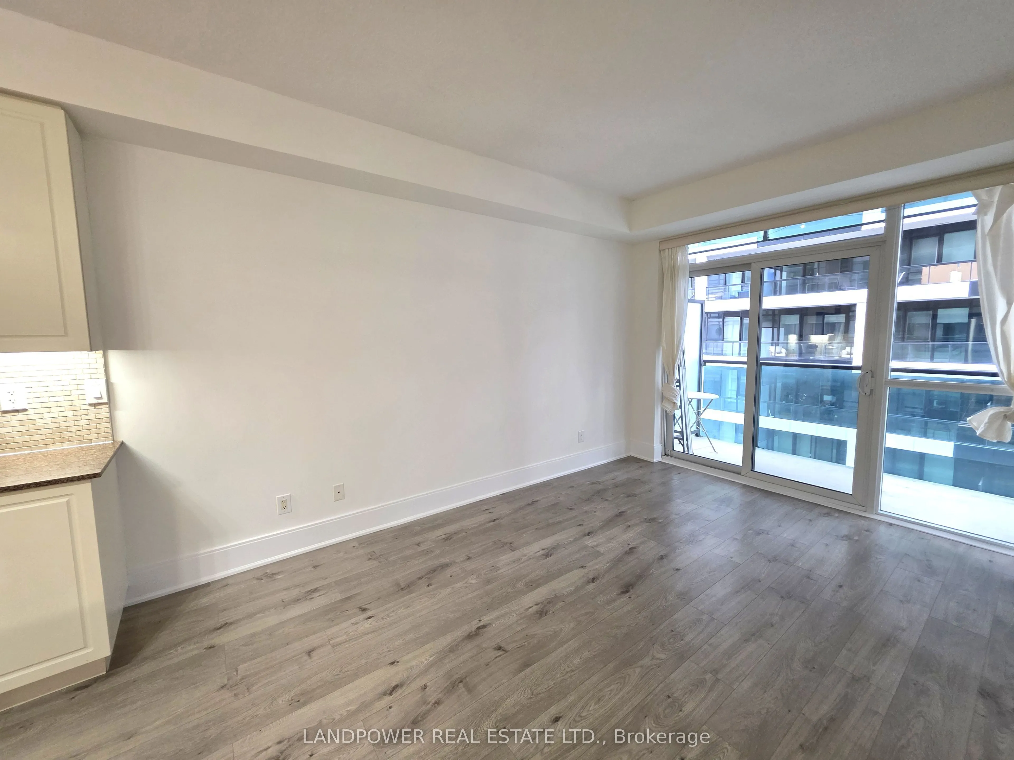 25 Broadway Avenue #906