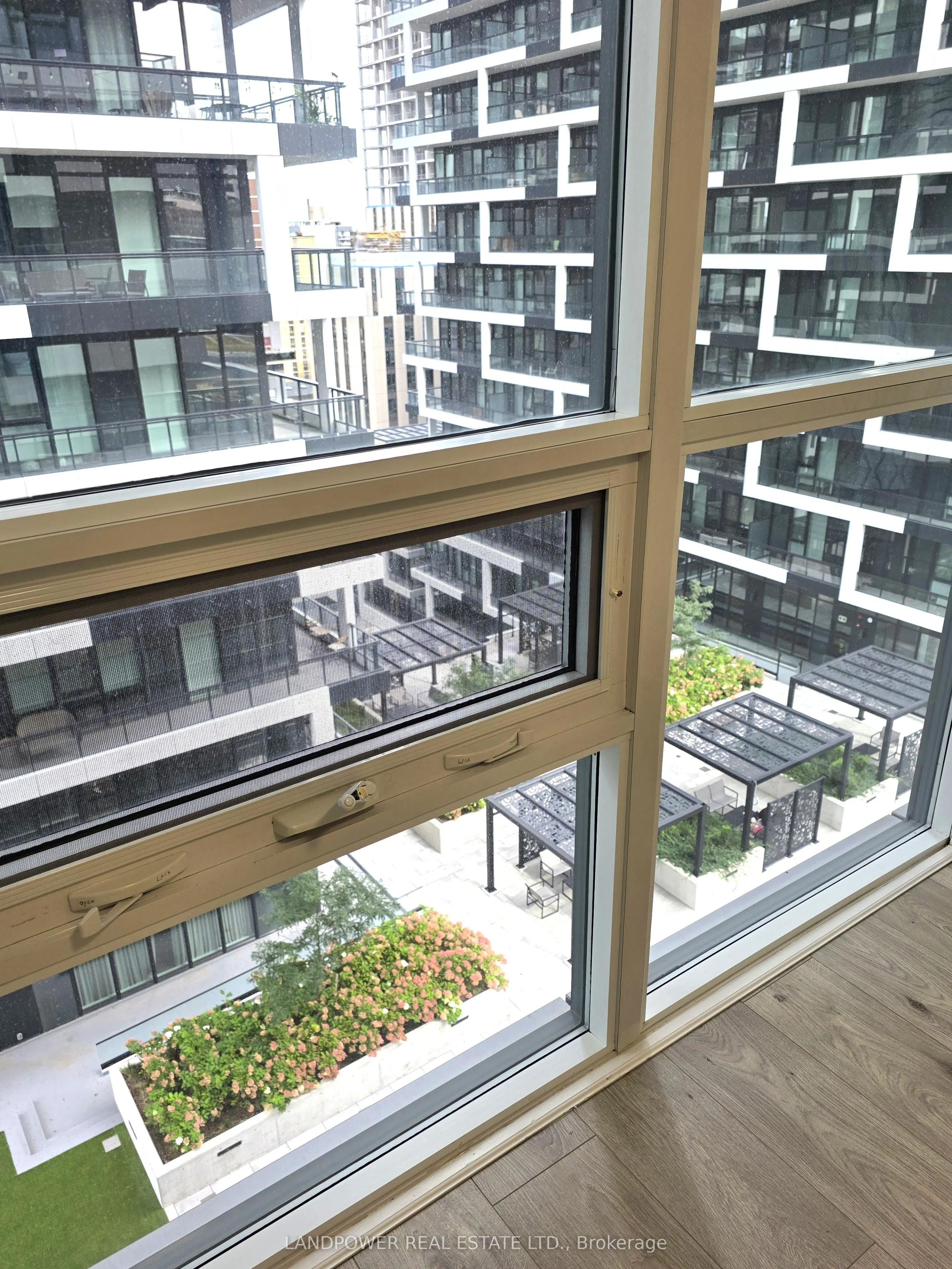 25 Broadway Avenue #906
