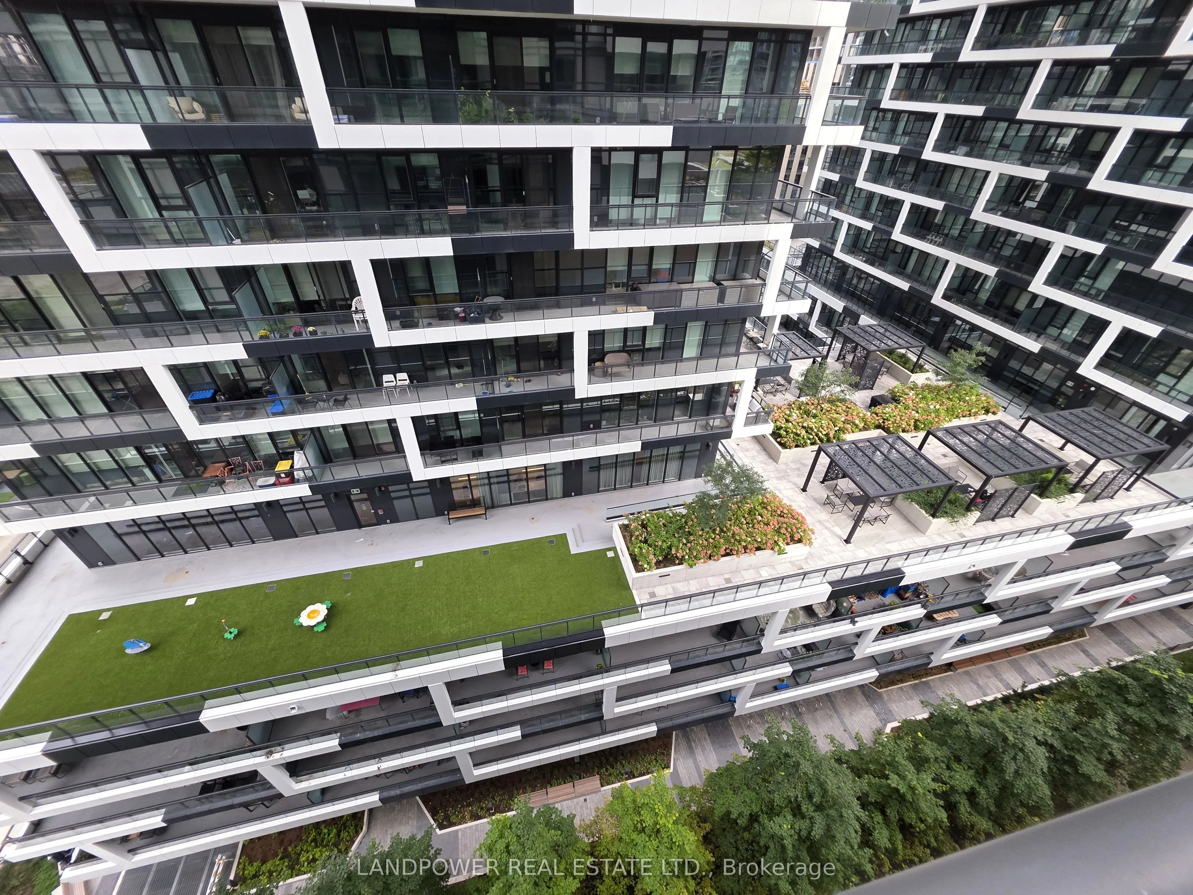 25 Broadway Avenue #906