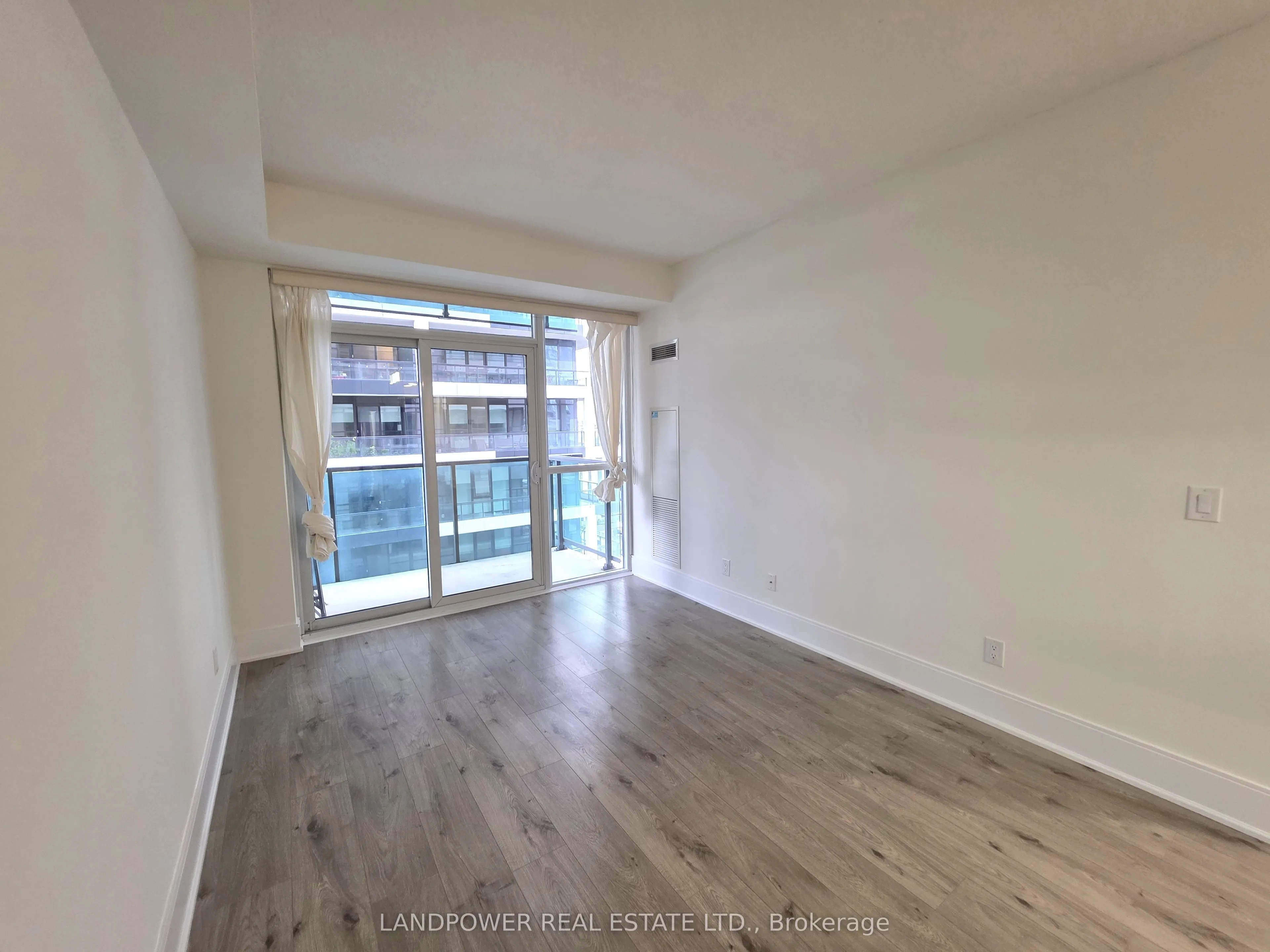 25 Broadway Avenue #906