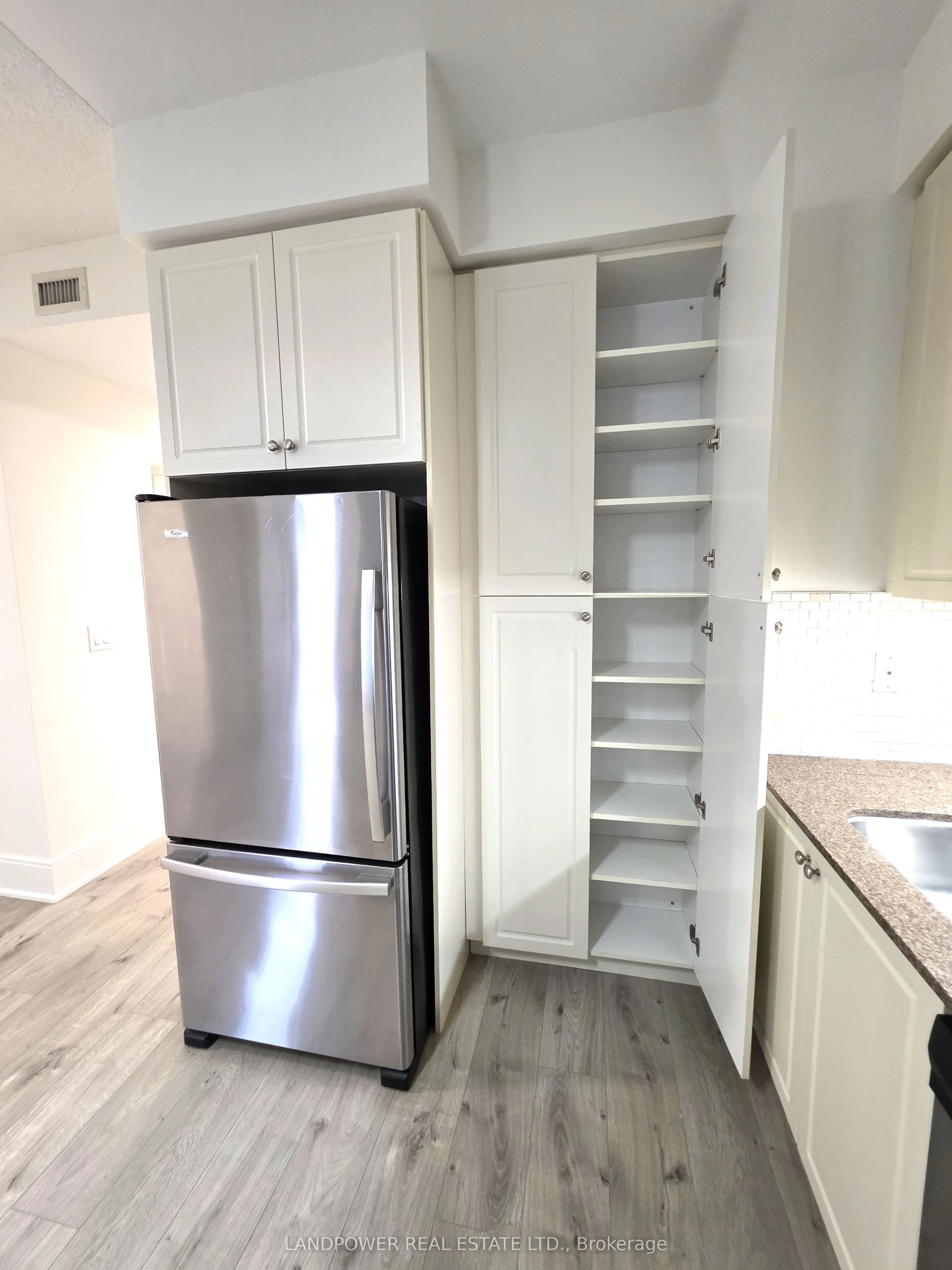 25 Broadway Avenue #906