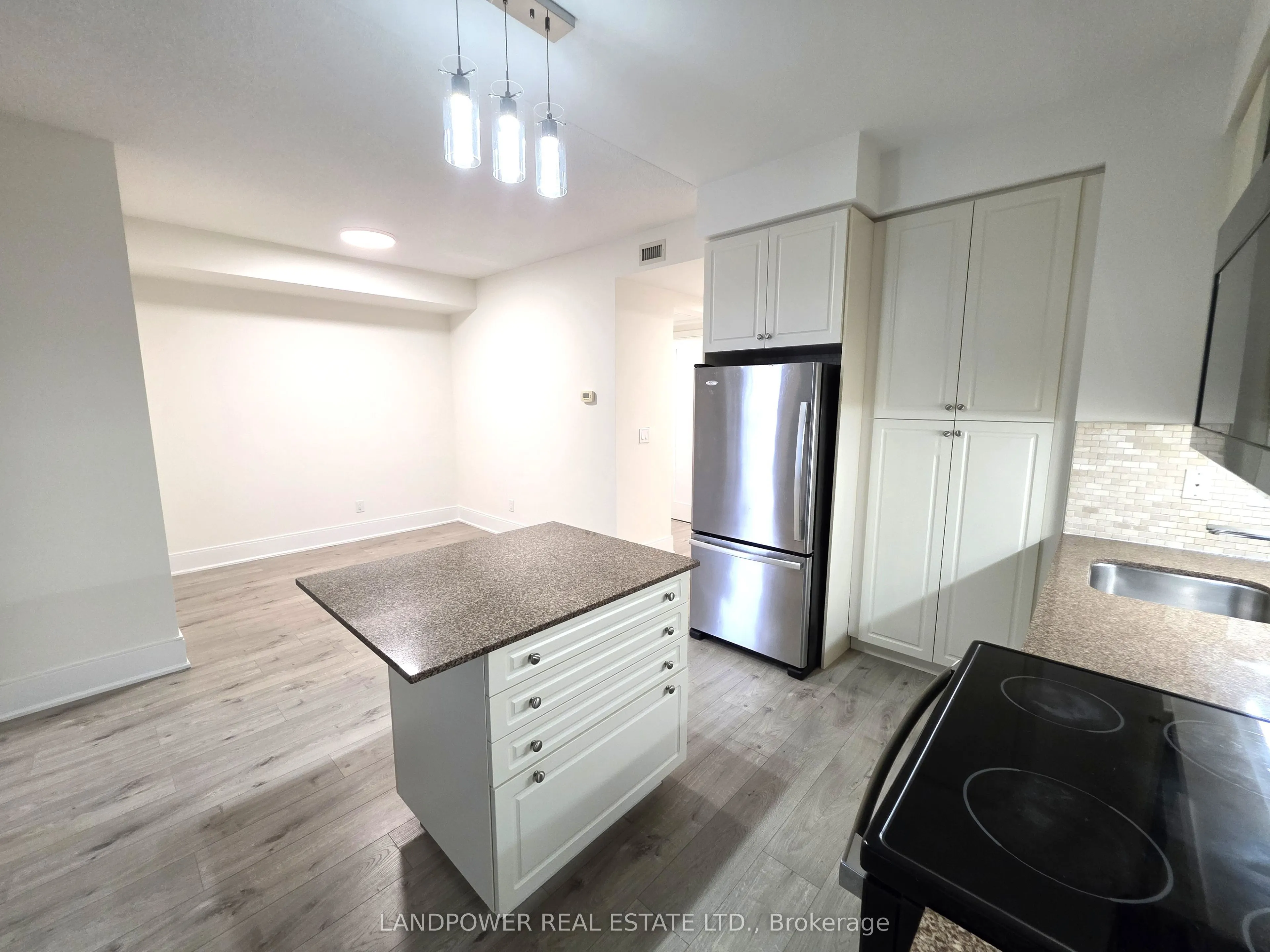 25 Broadway Avenue #906