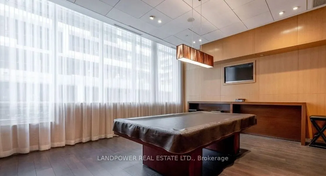 25 Broadway Avenue #906
