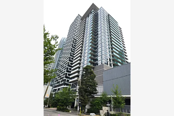 25 Broadway Avenue
