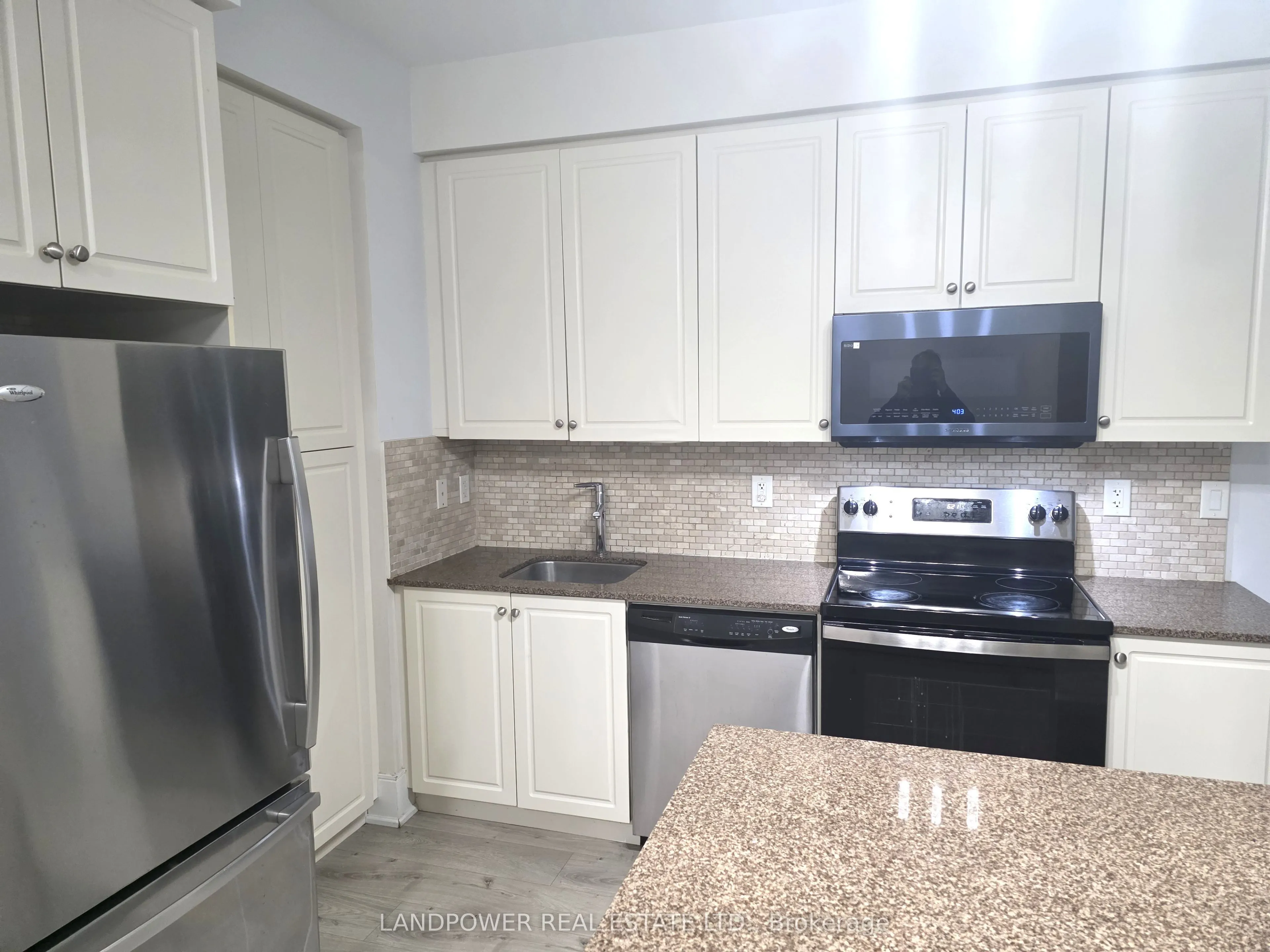 25 Broadway Avenue #906