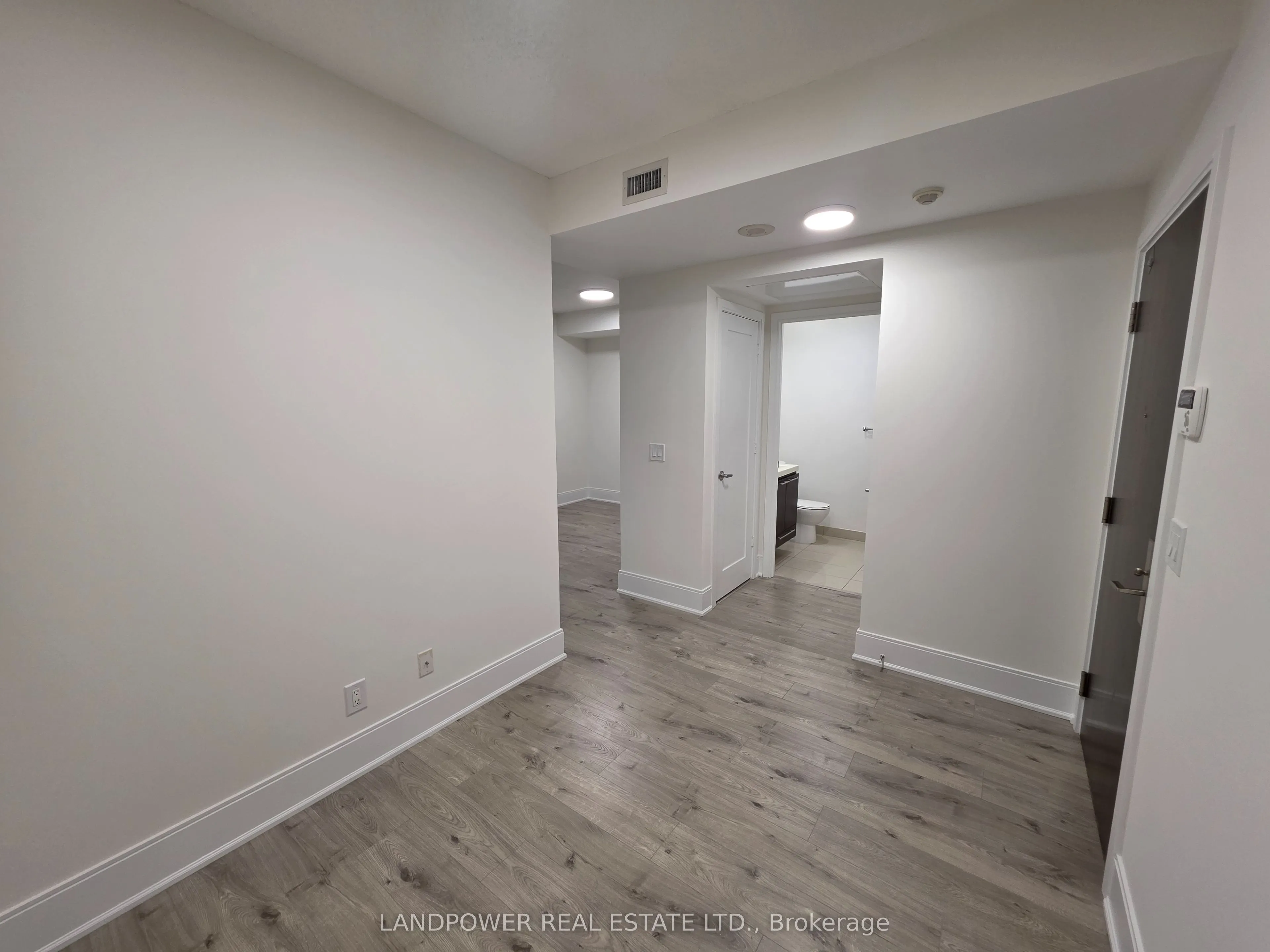 25 Broadway Avenue #906