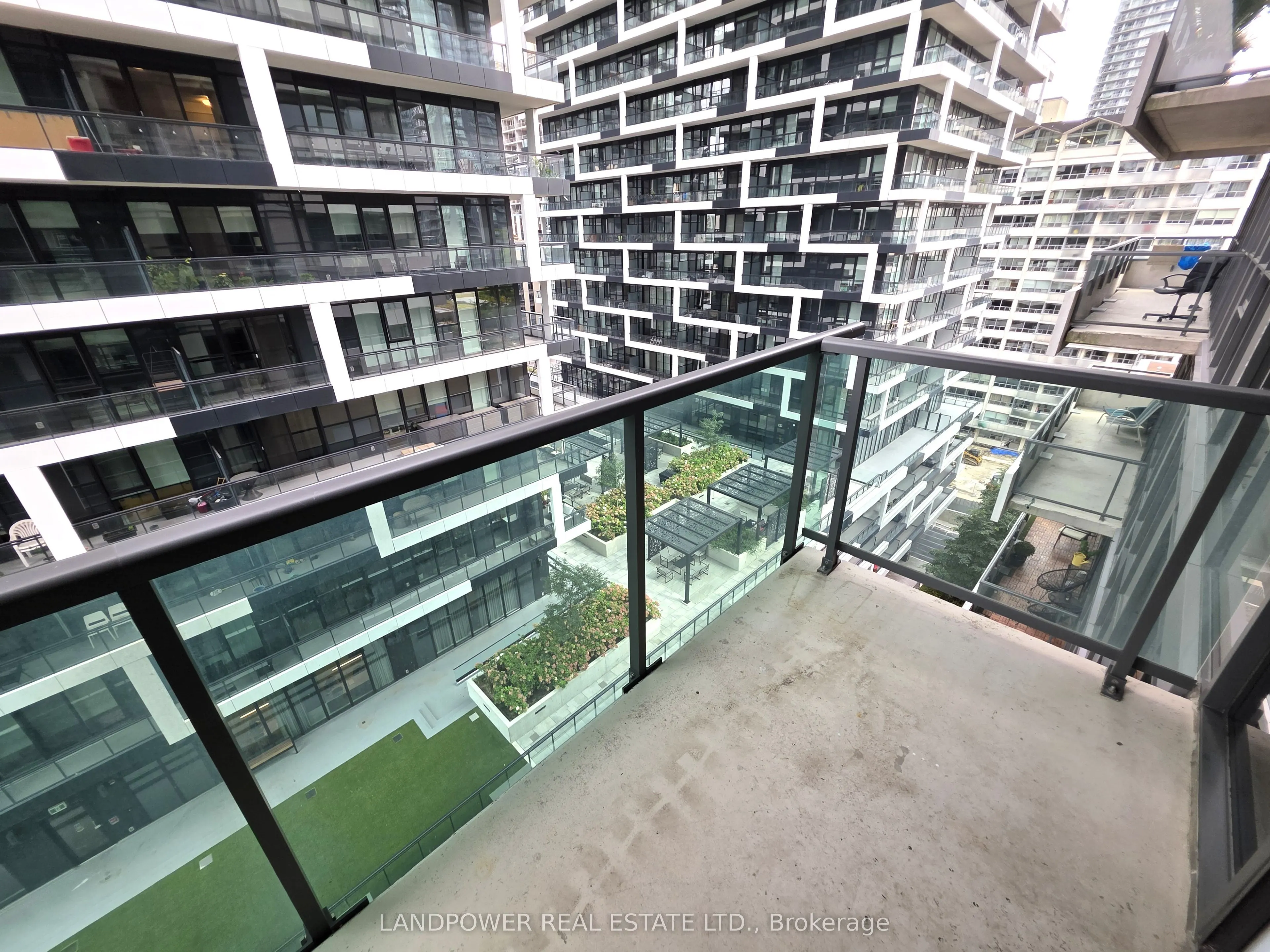 25 Broadway Avenue #906