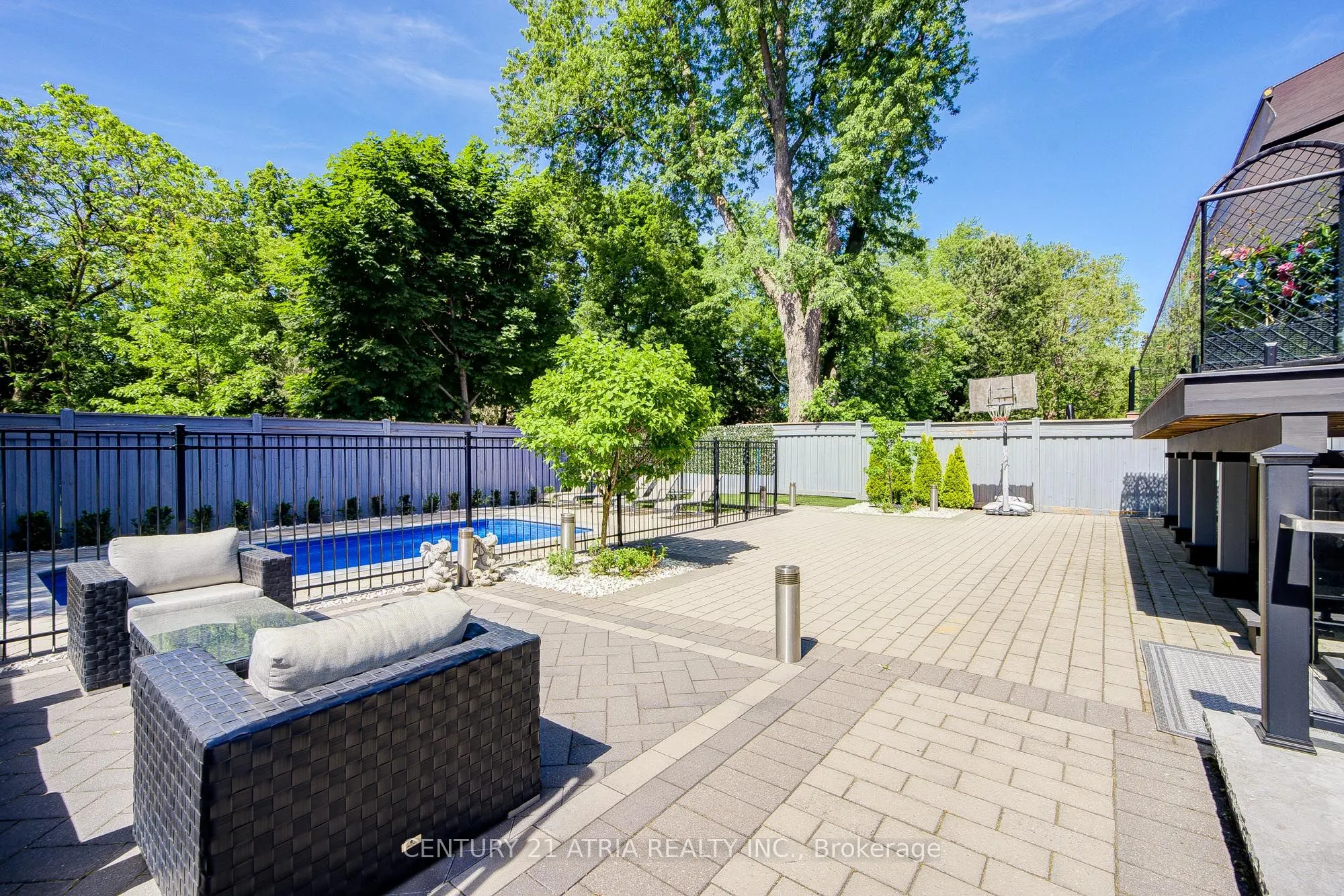 460 Hounslow Avenue