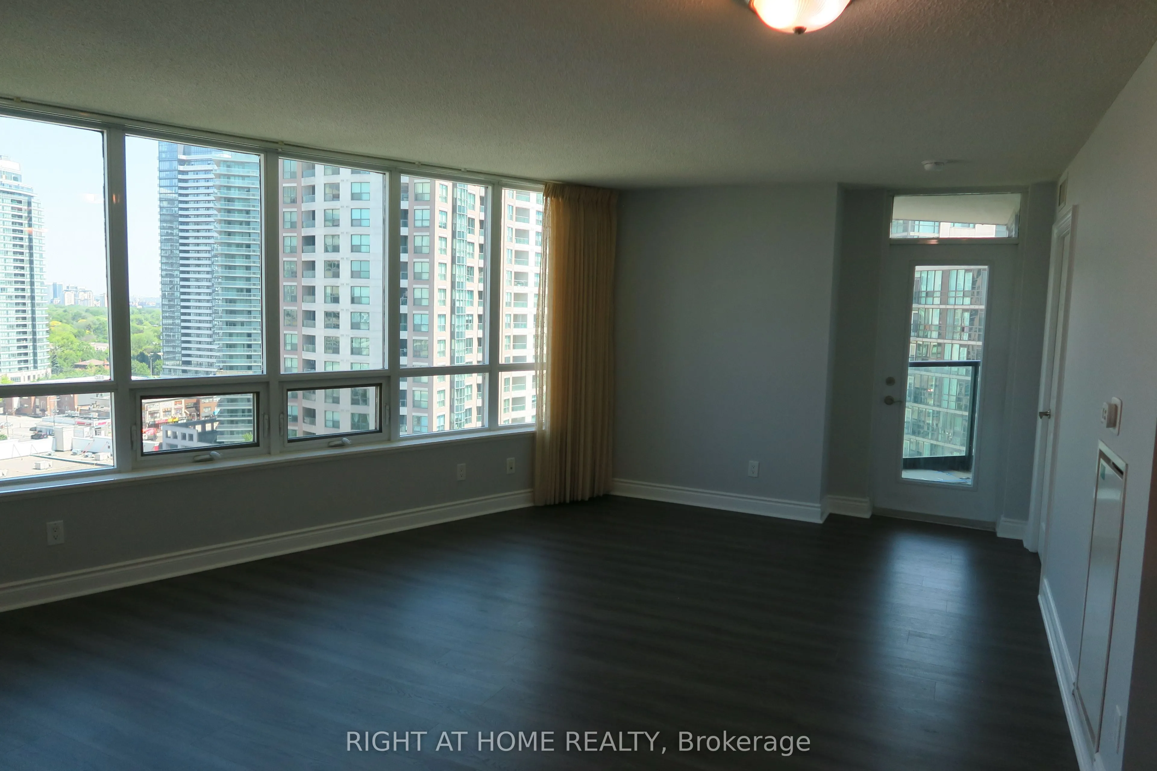 15 Greenview Avenue #1505
