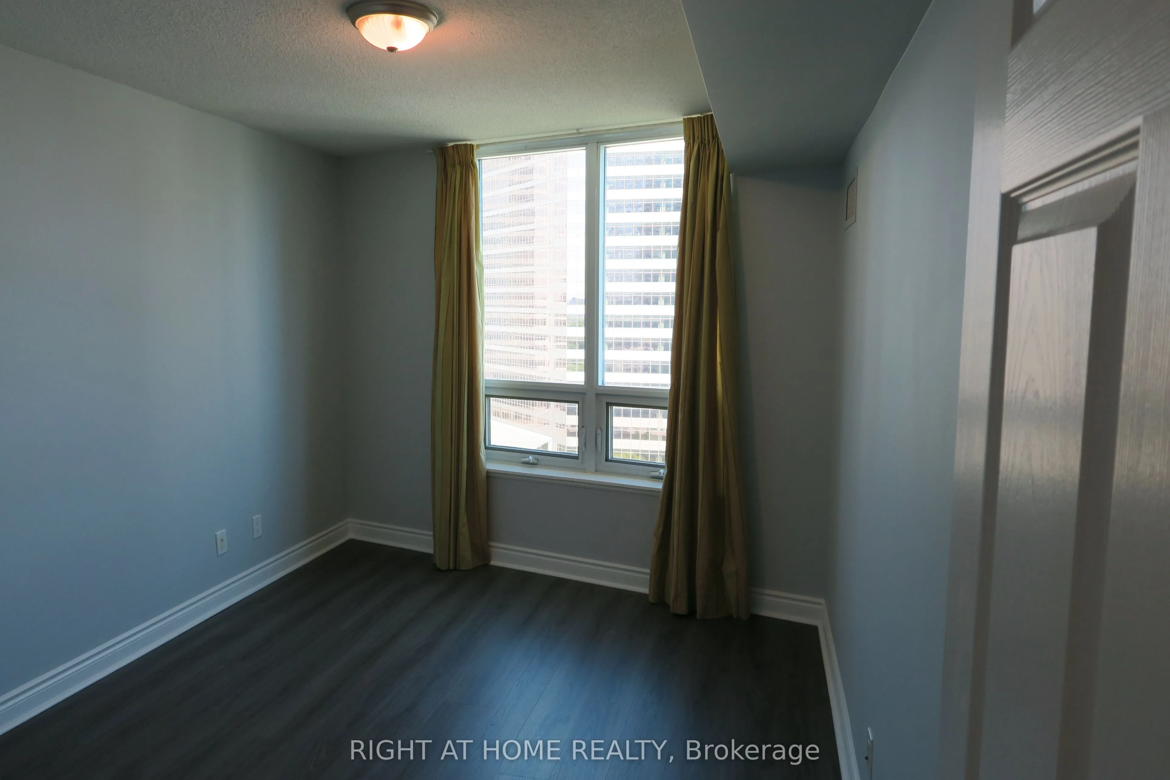 15 Greenview Avenue #1505