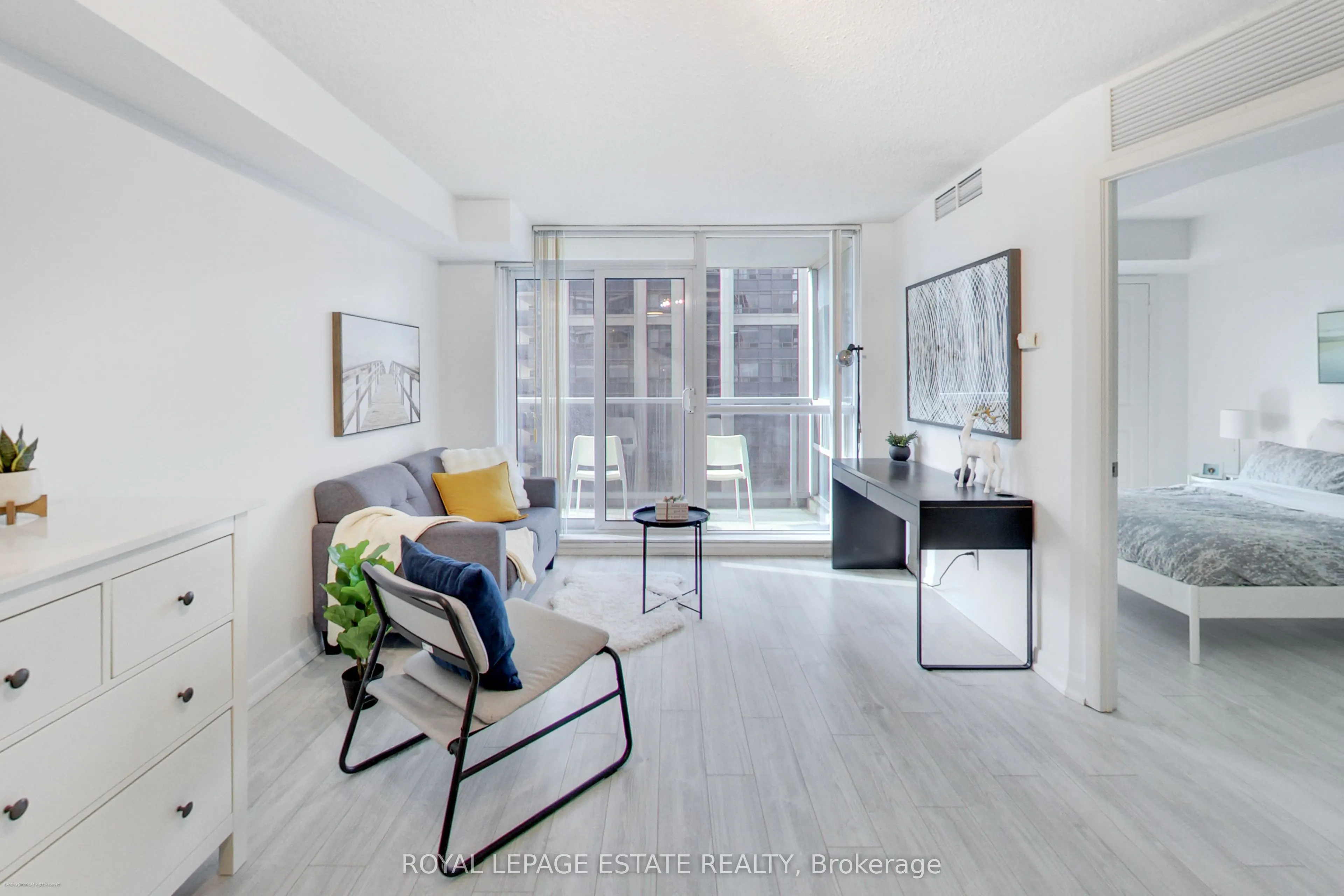 4978 Yonge Street #808