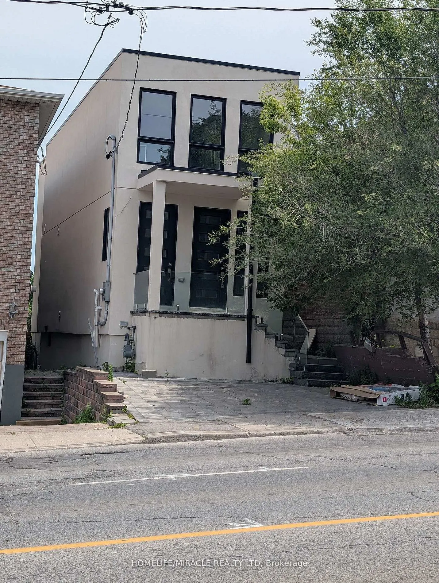 2099 Dufferin Street