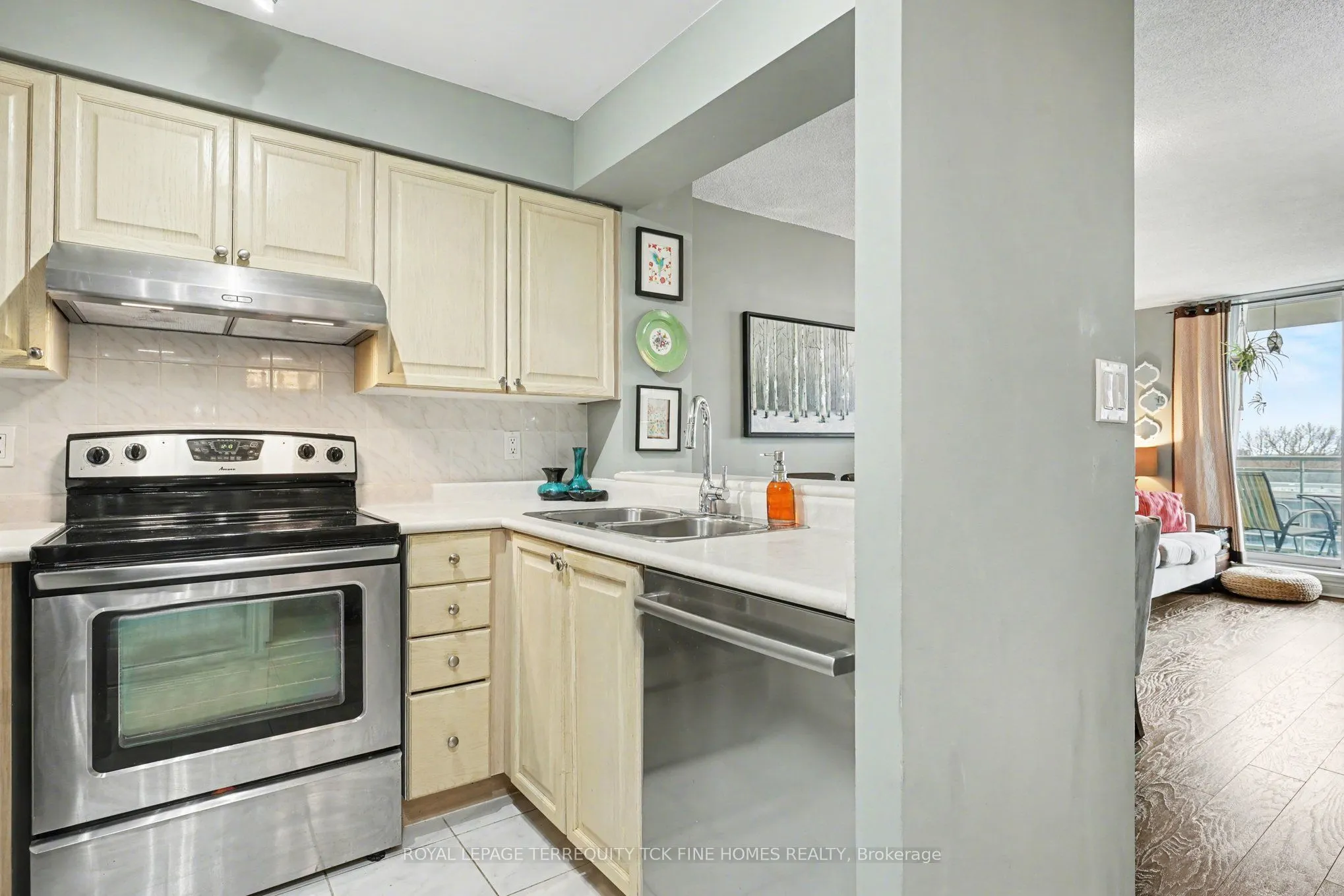 398 Eglinton Avenue E #1009