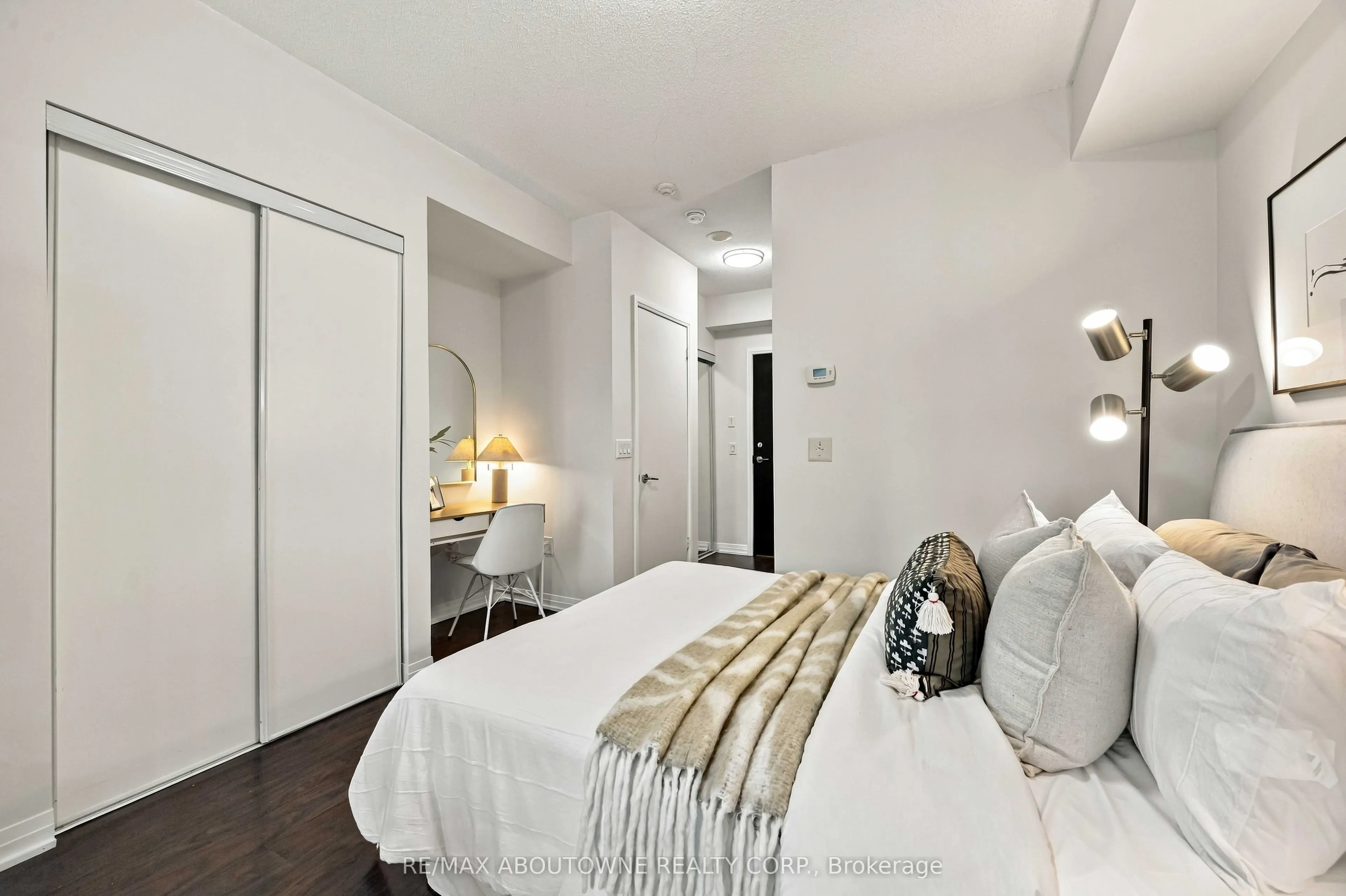 25 Cole Street #320
