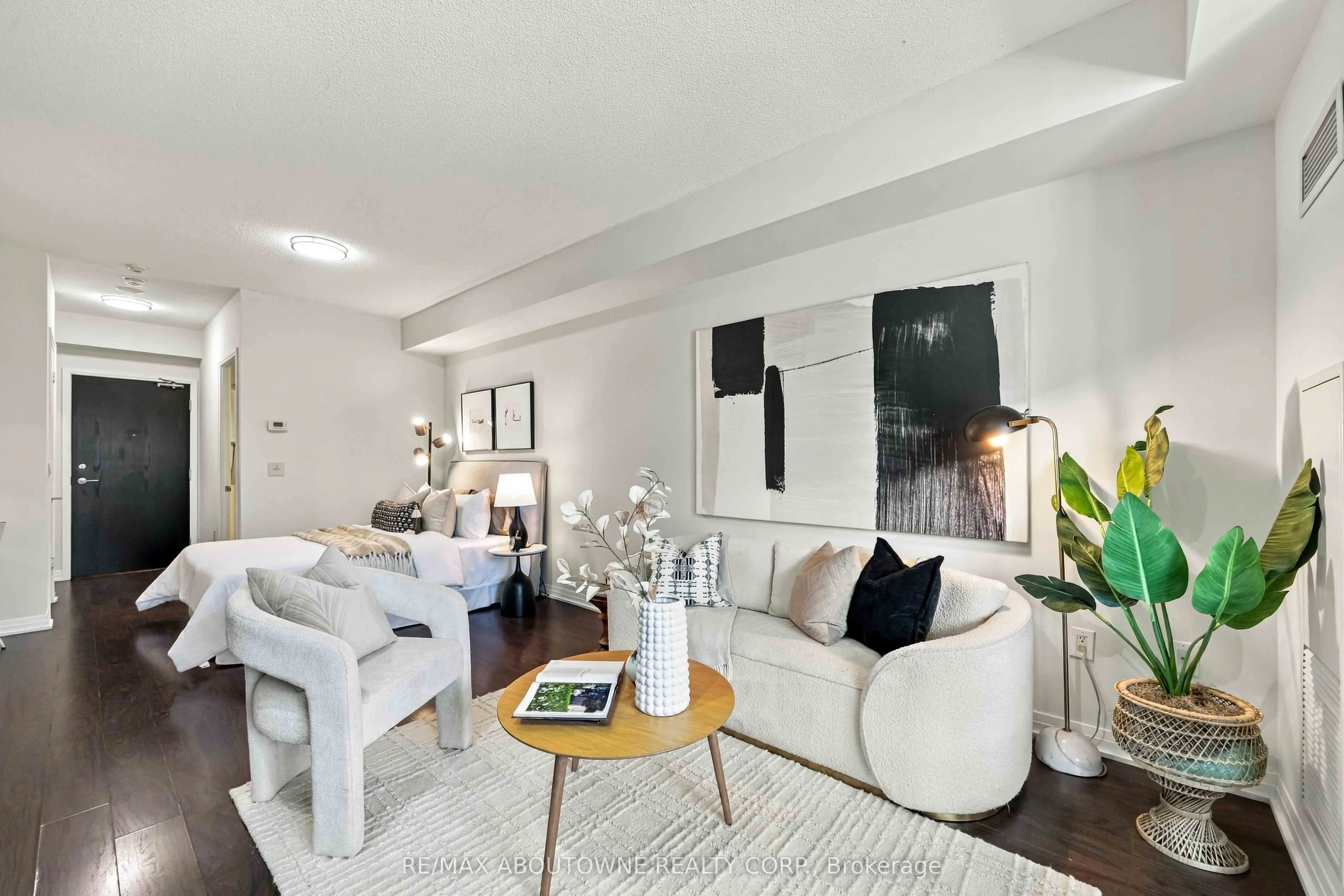 25 Cole Street #320