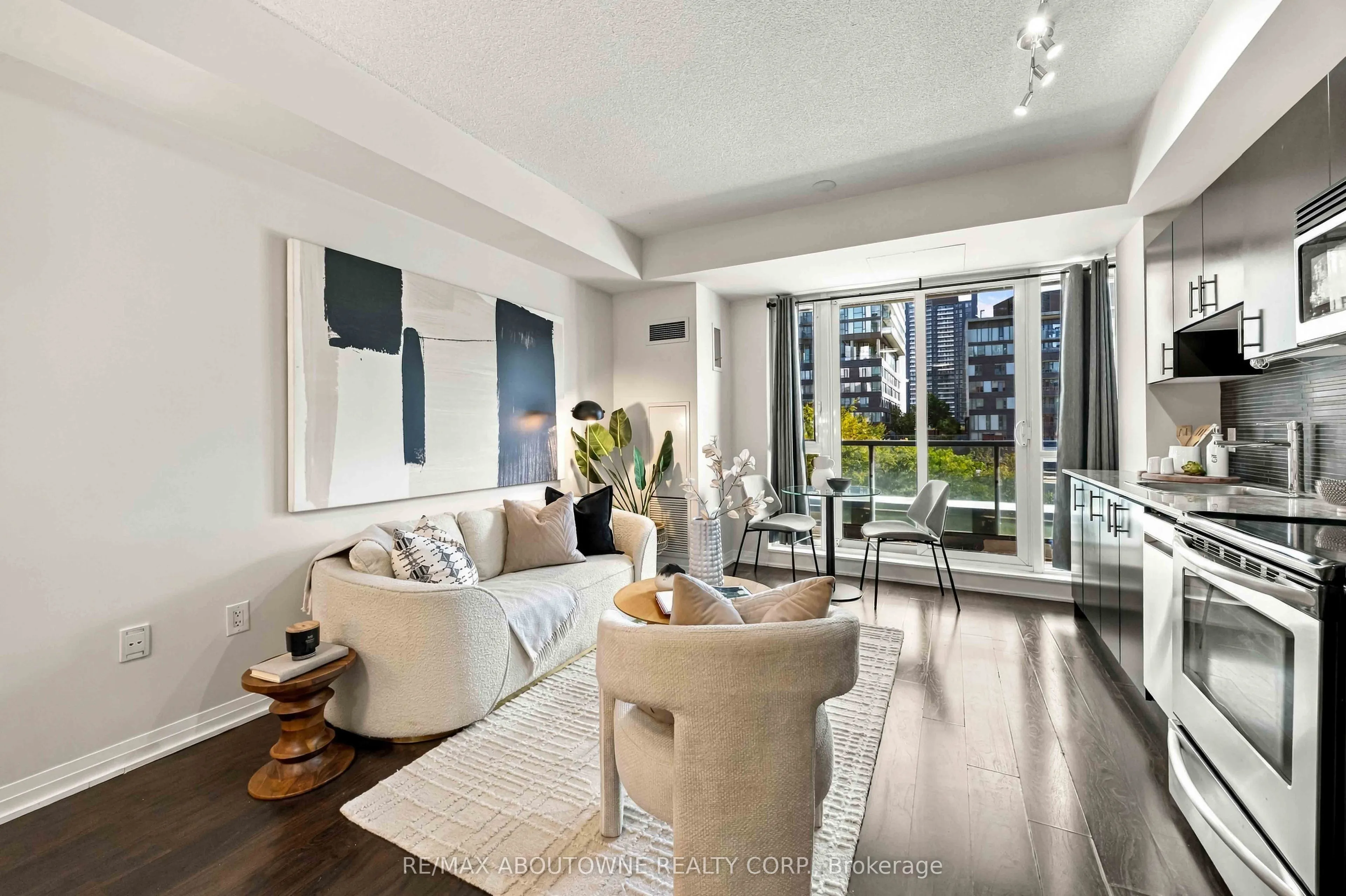 25 Cole Street #320