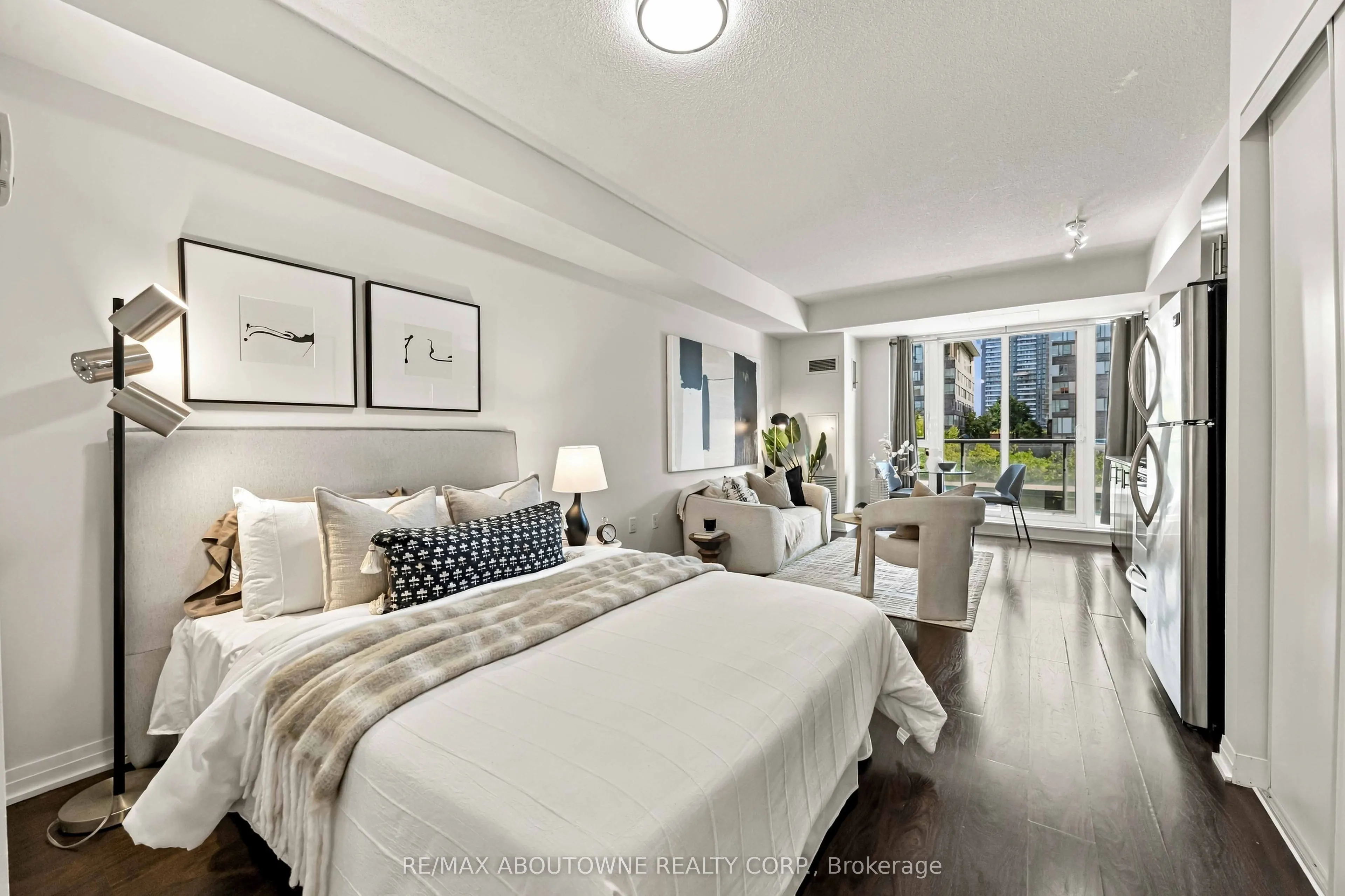 25 Cole Street #320