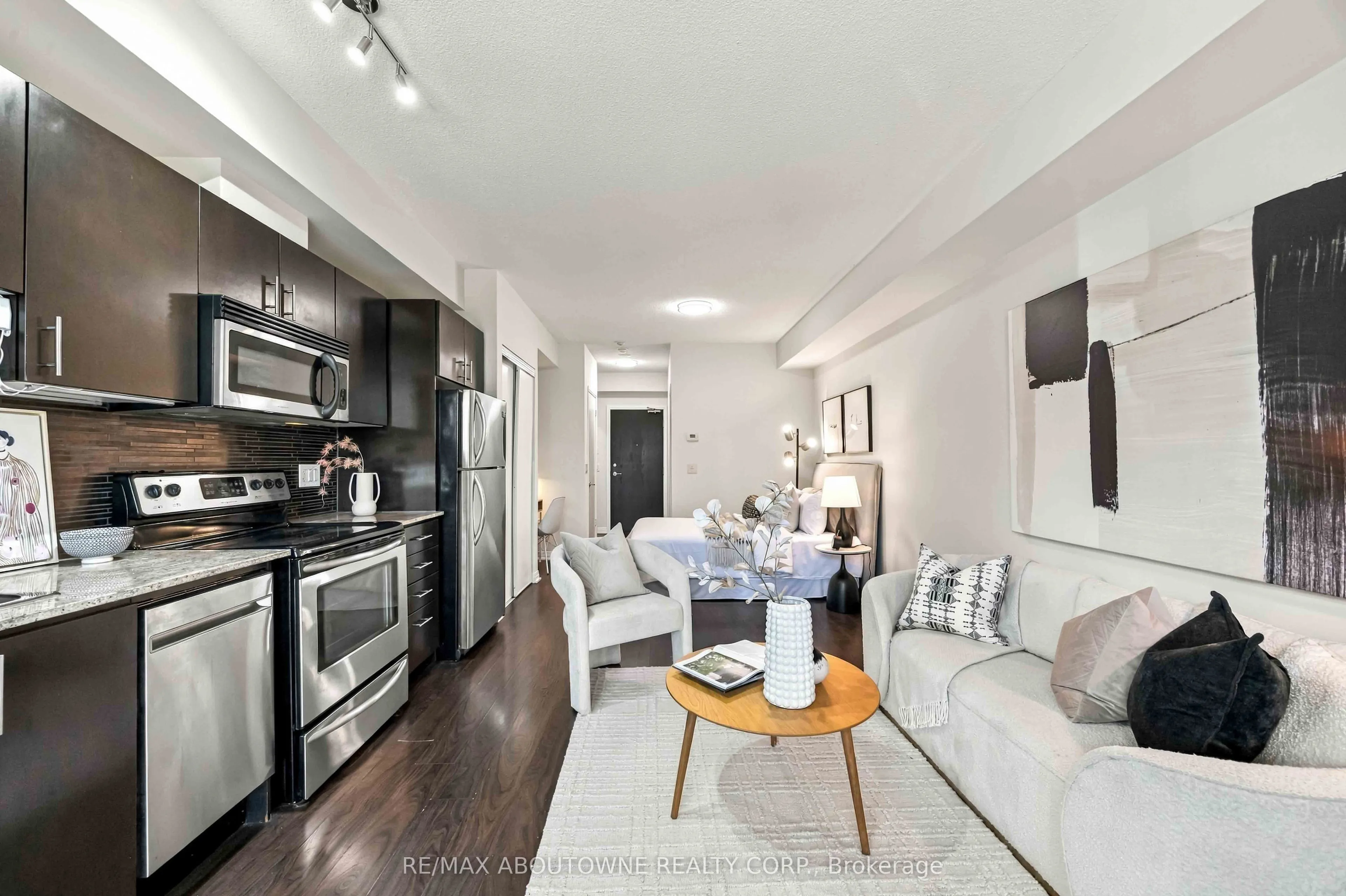 25 Cole Street #320