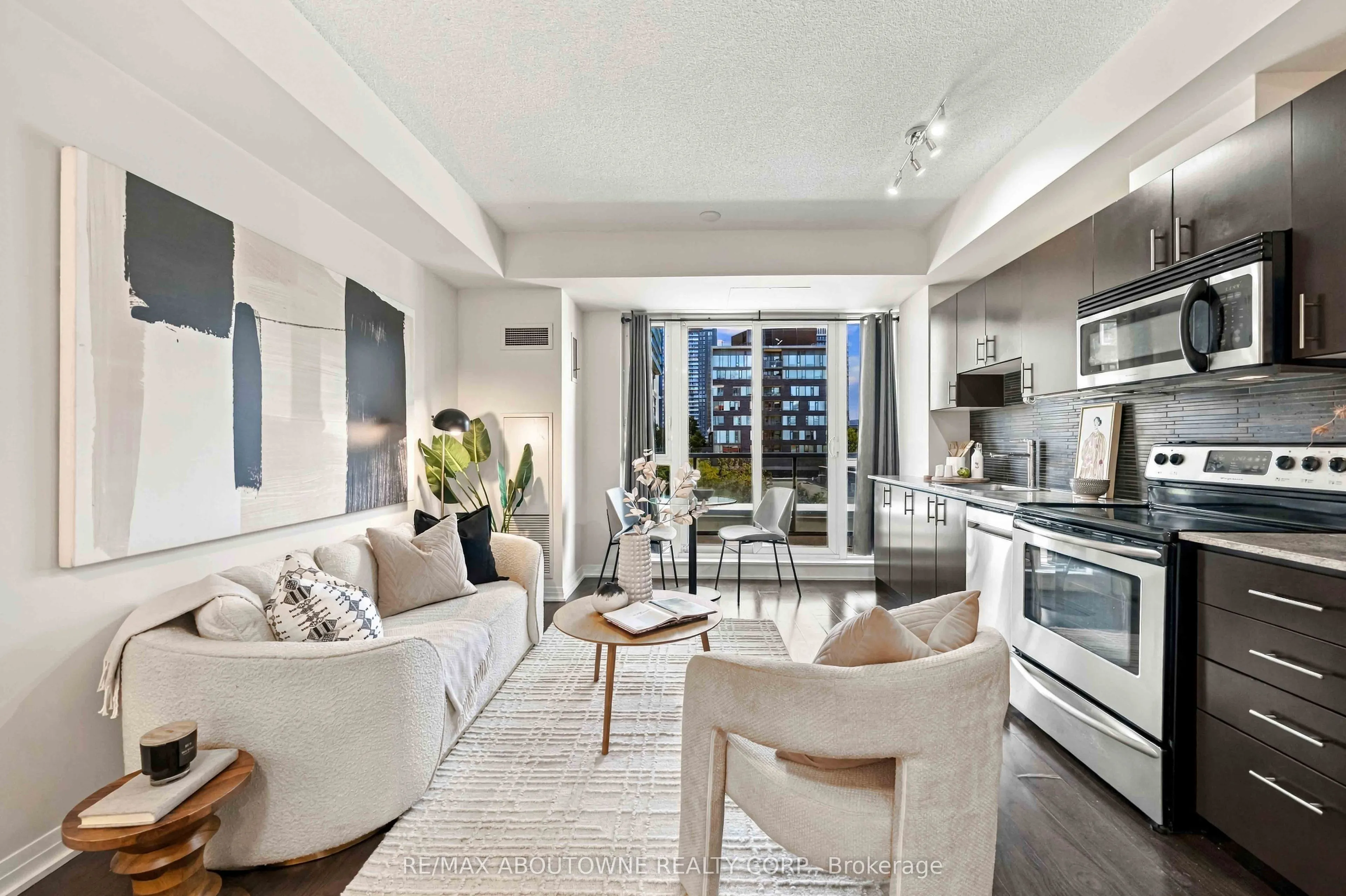 25 Cole Street #320