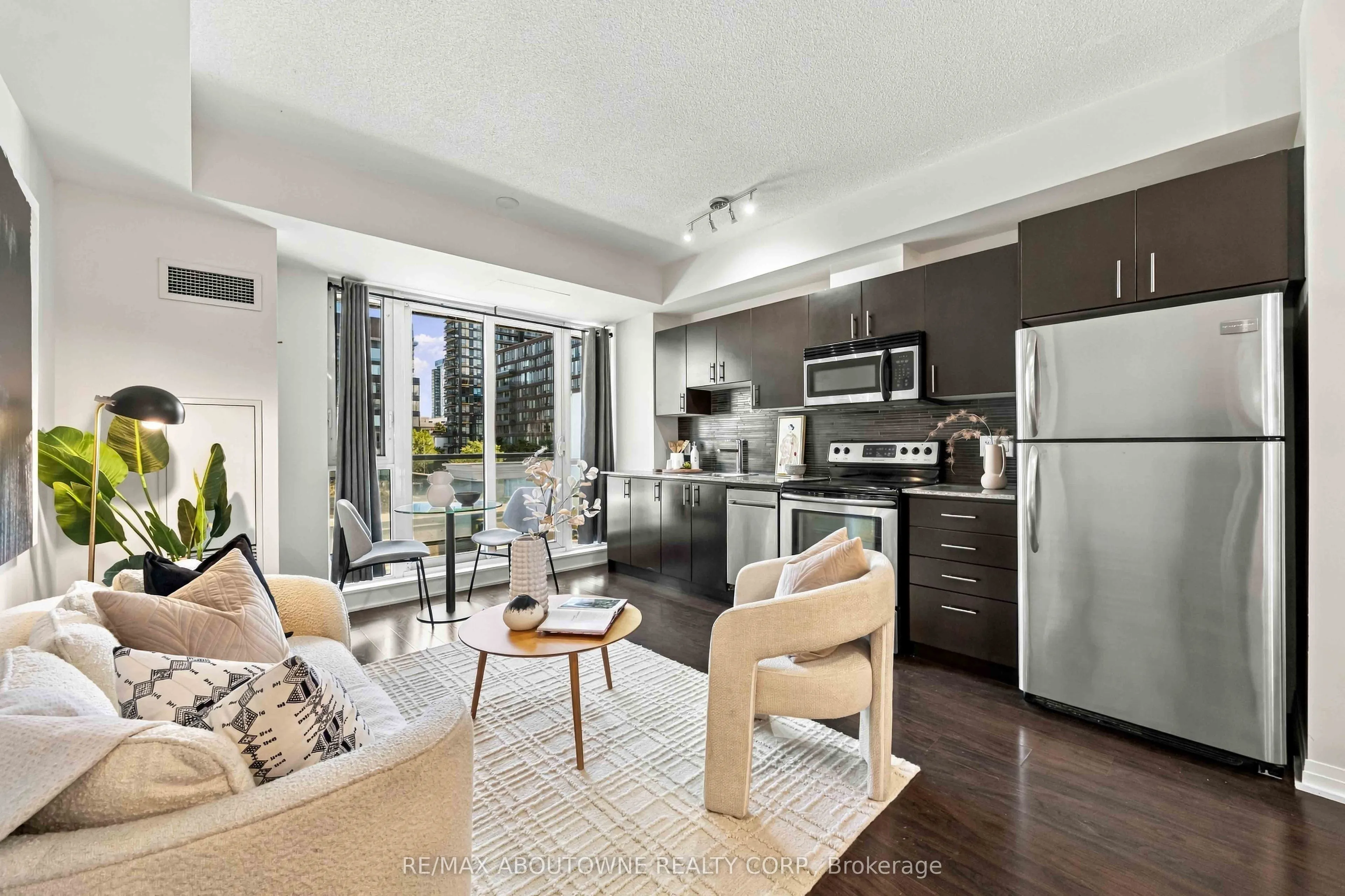 25 Cole Street #320