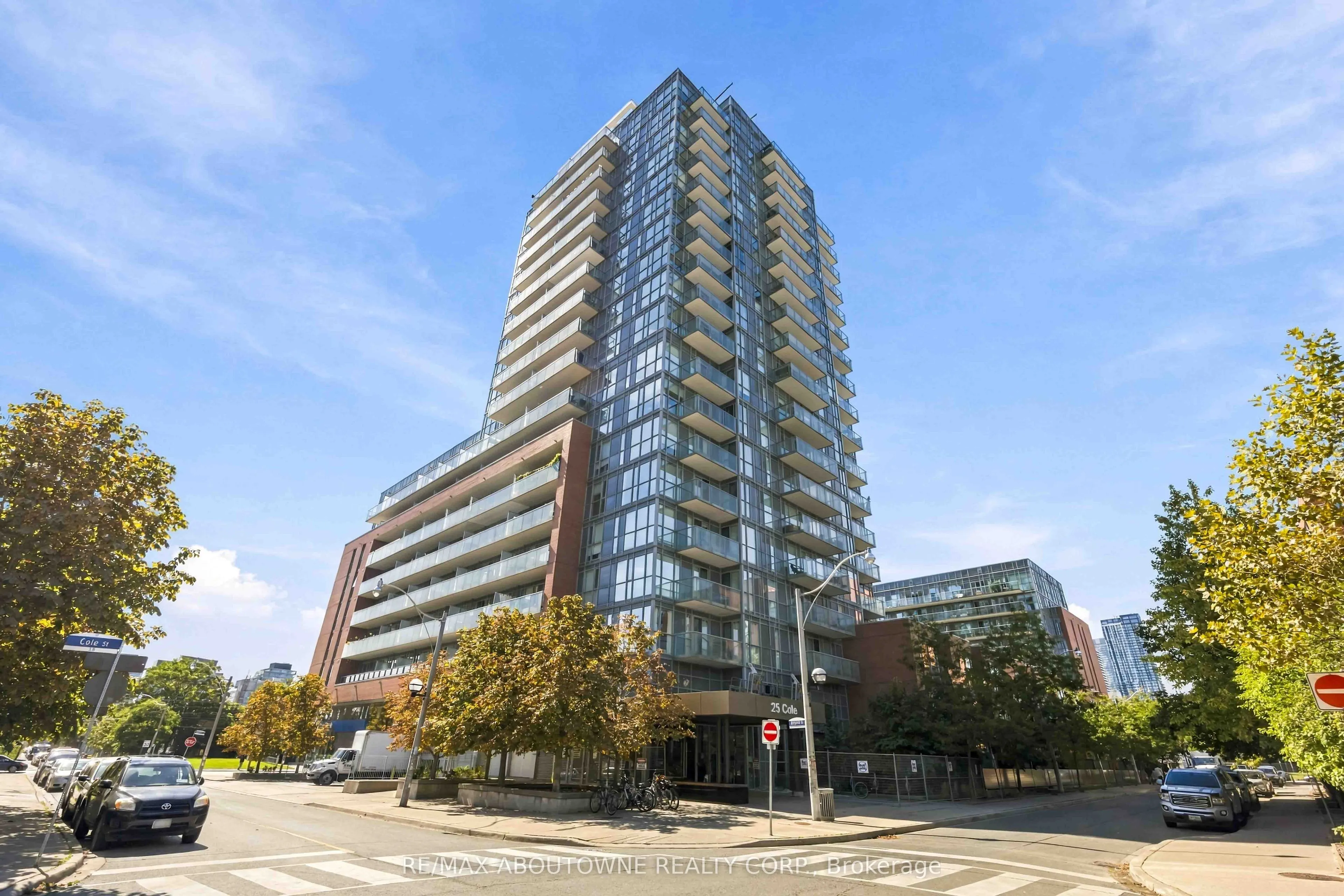 25 Cole Street #320