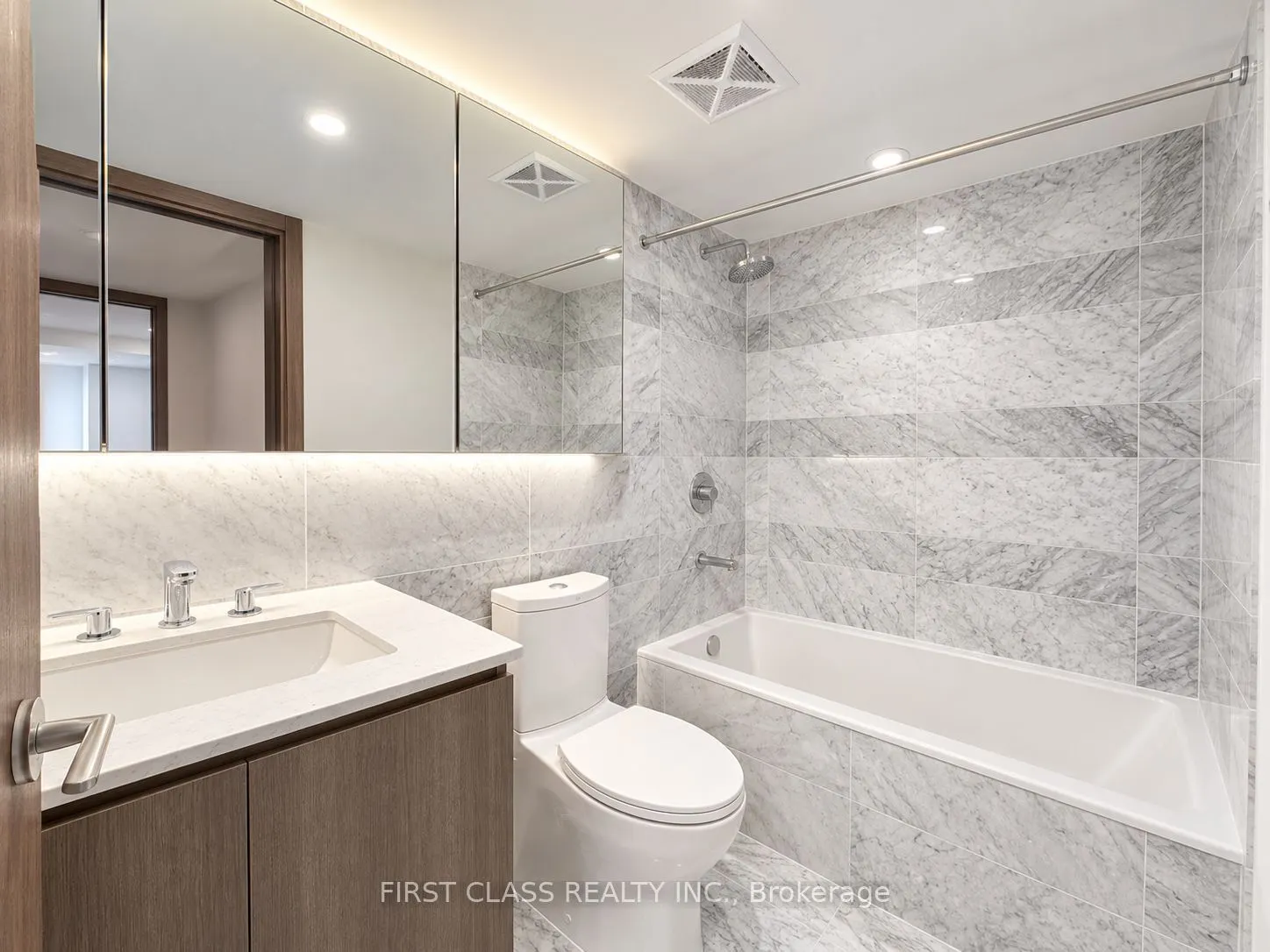 17 Bathurst Street #915