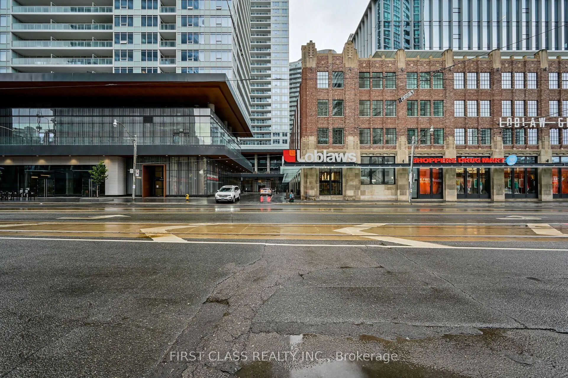 17 Bathurst Street #915
