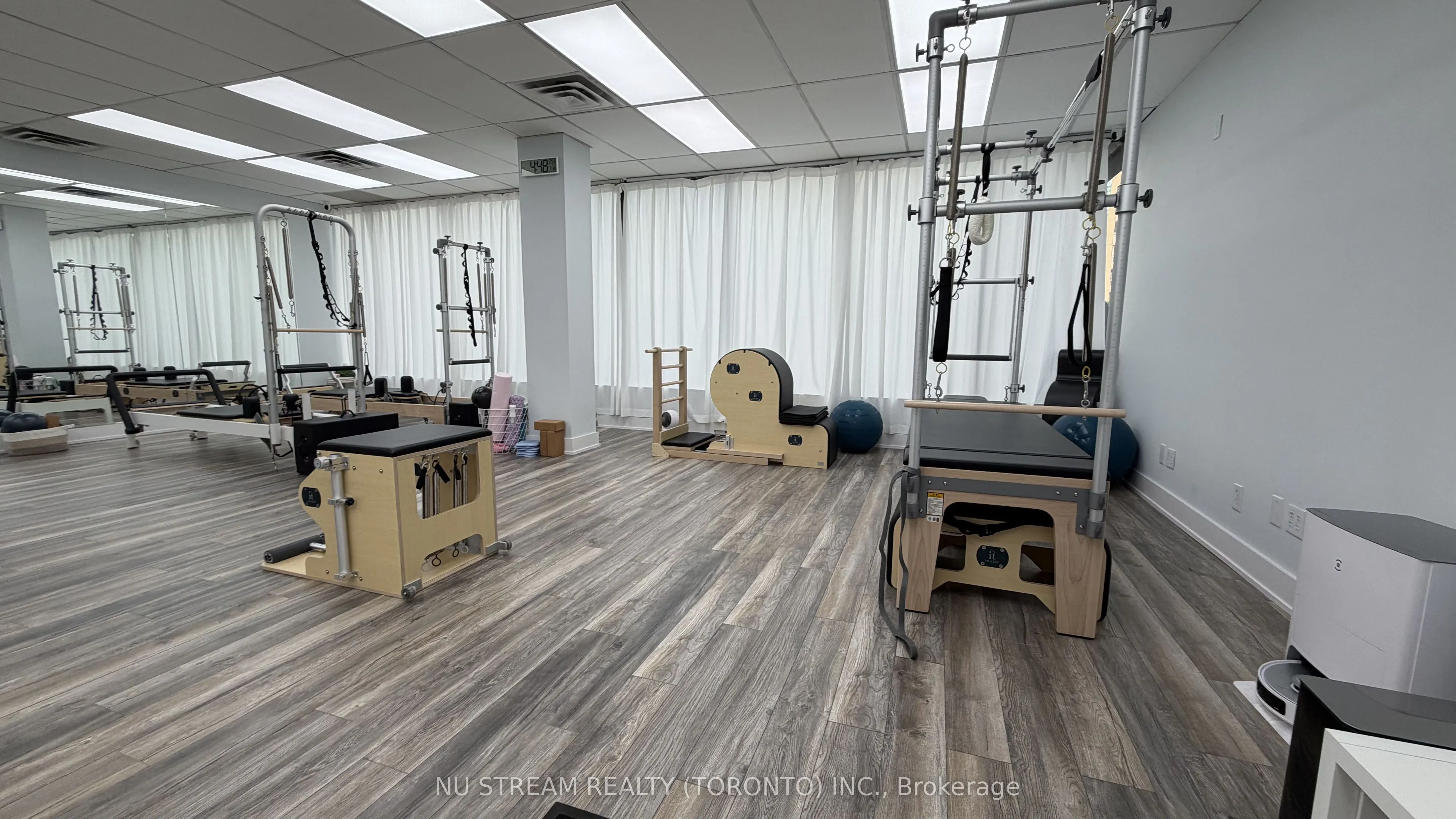 5635 YONGE Street #207