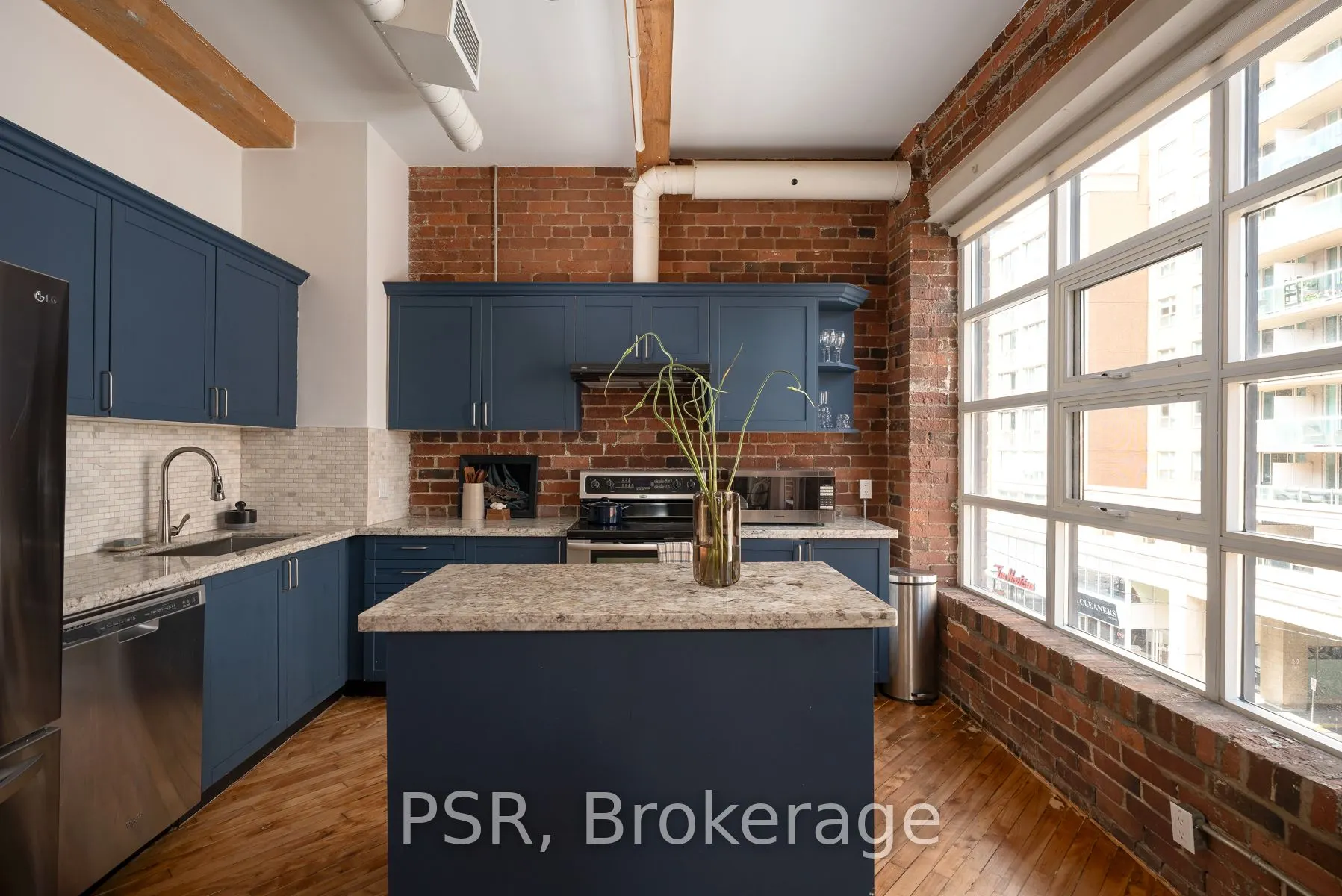 90 Sherbourne Street #407