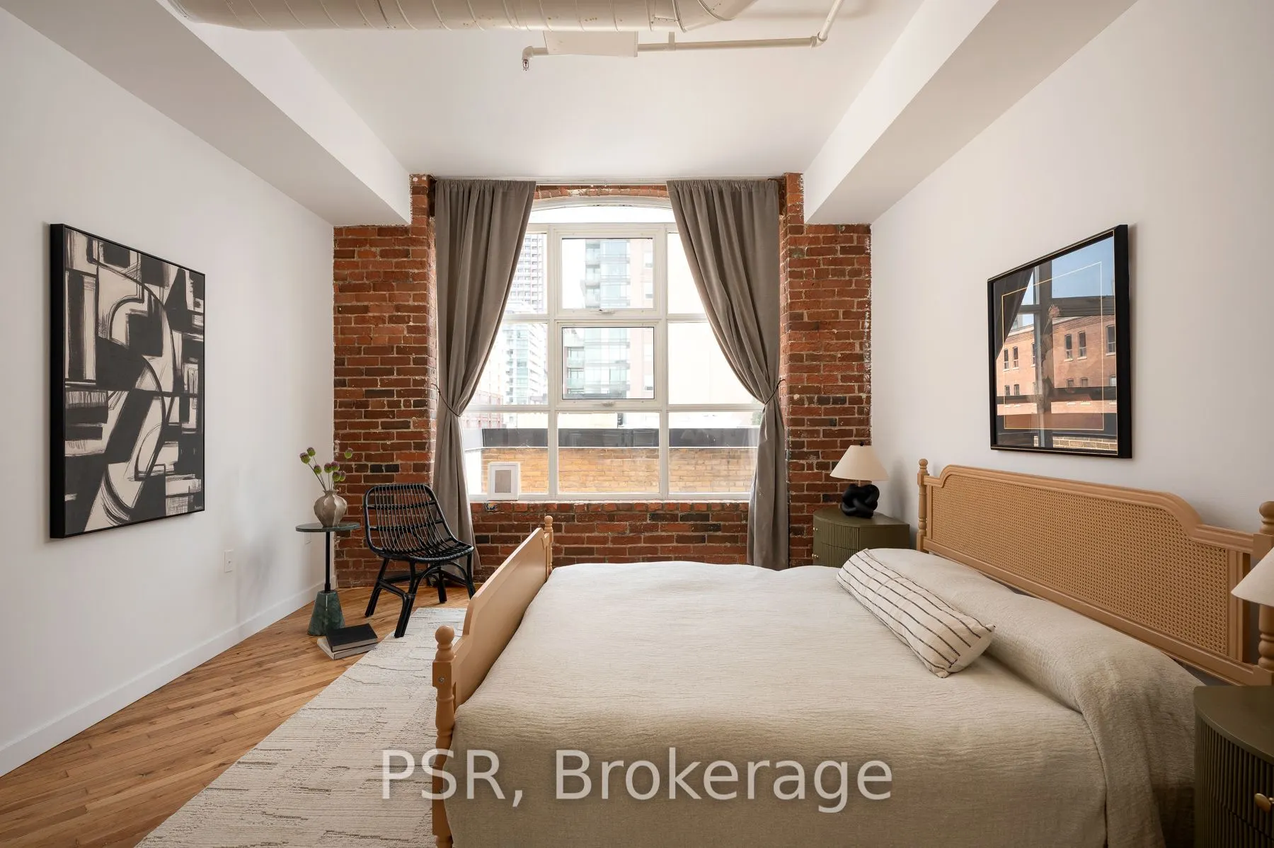 90 Sherbourne Street #407
