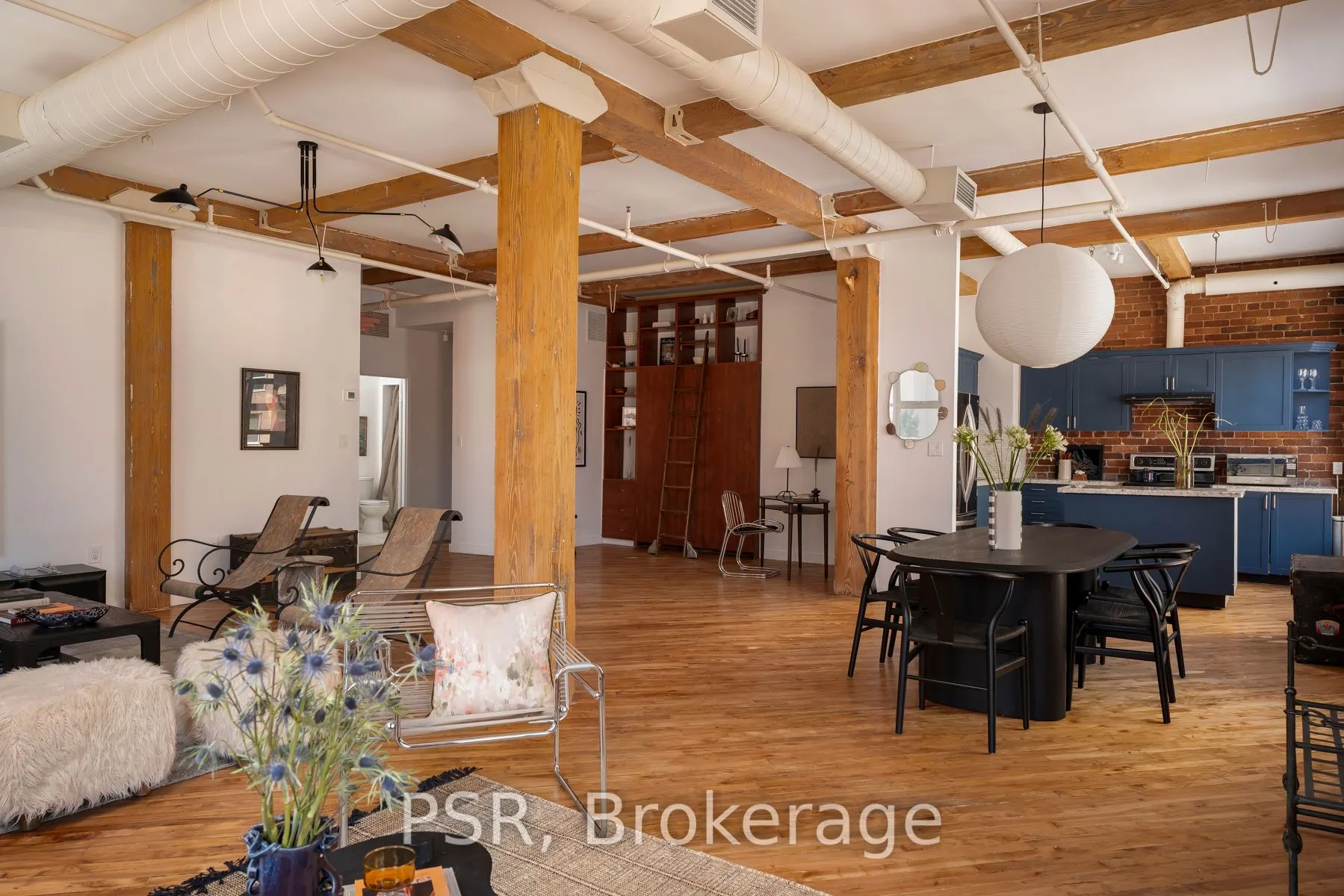 90 Sherbourne Street #407