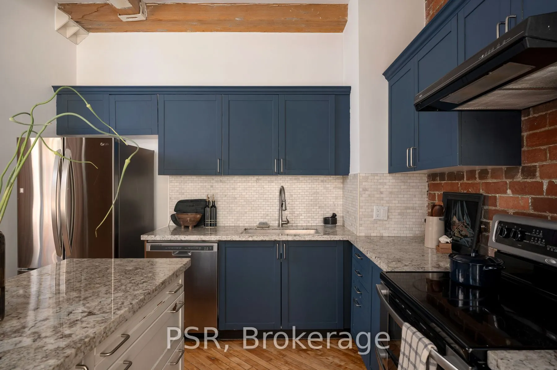 90 Sherbourne Street #407