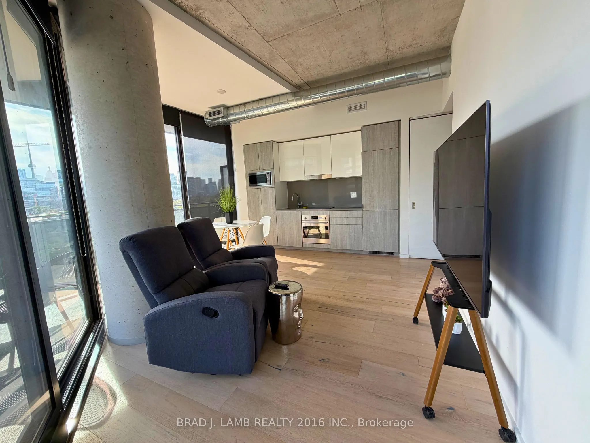 21 Lawren Harris Square #604