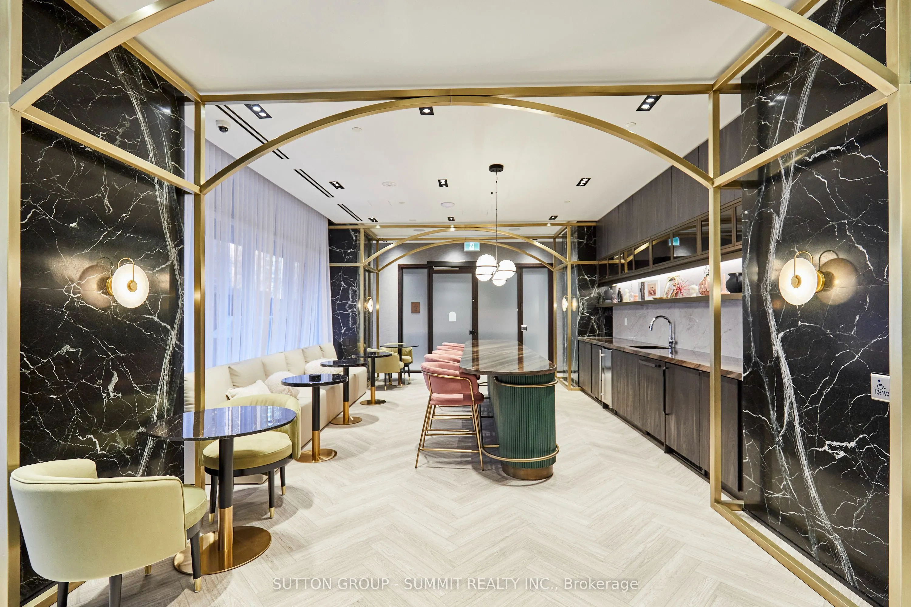 771 YONGE Street #2501