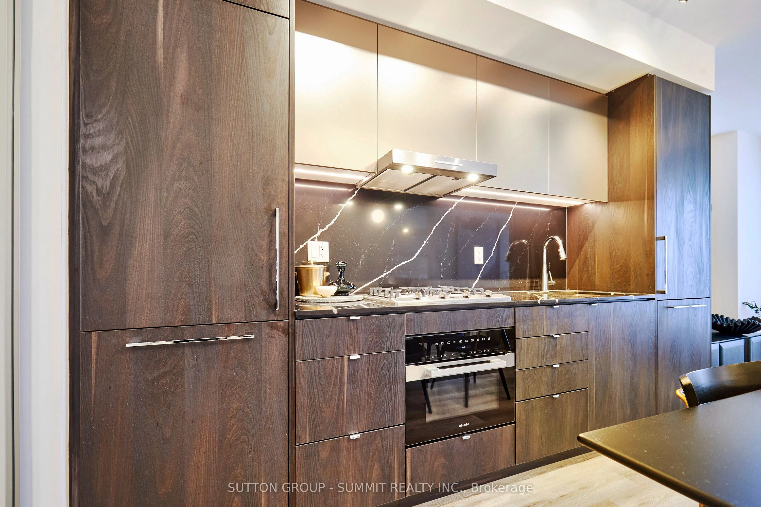 771 YONGE Street #2501