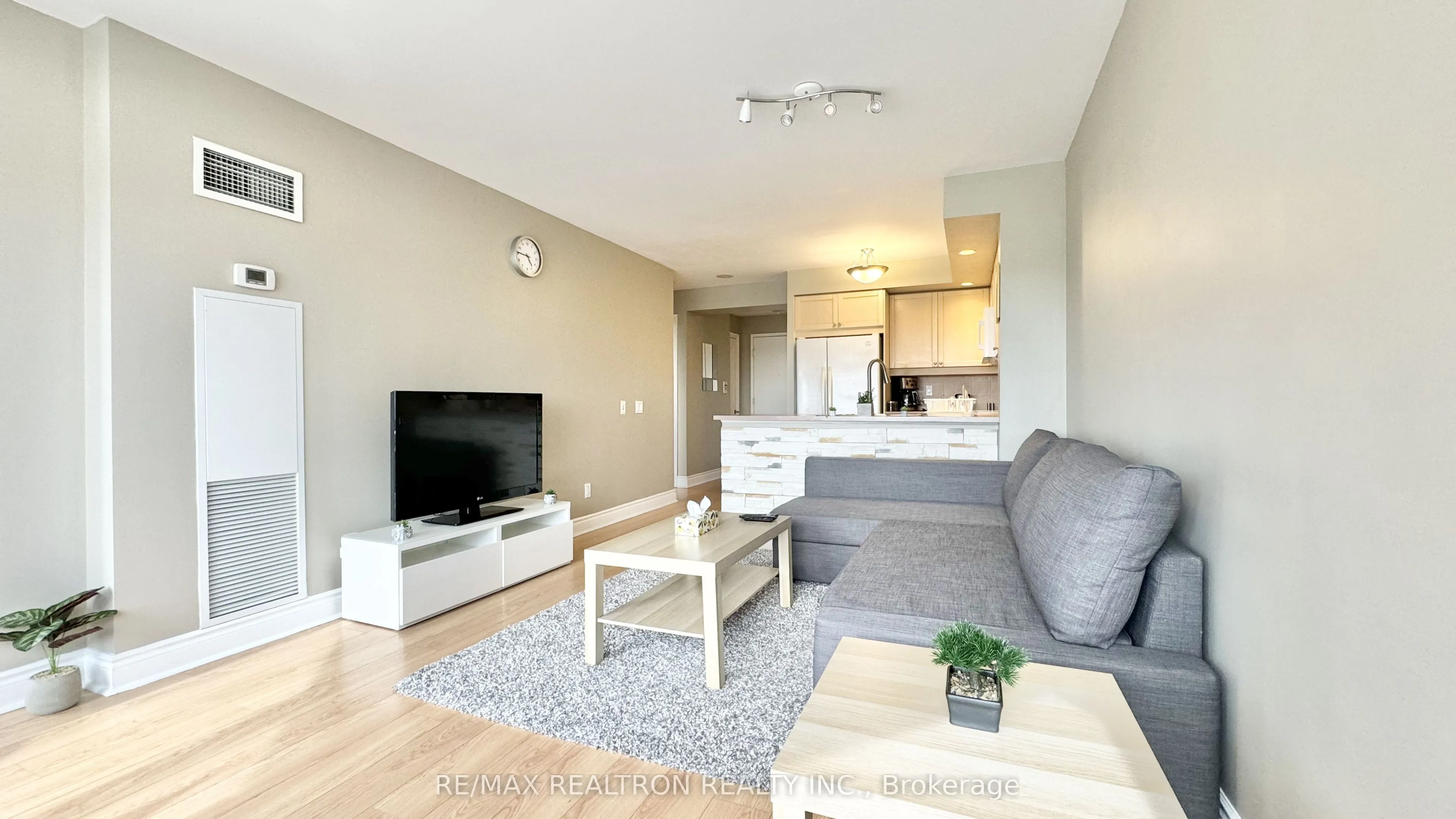 5 Northtown Way #1003