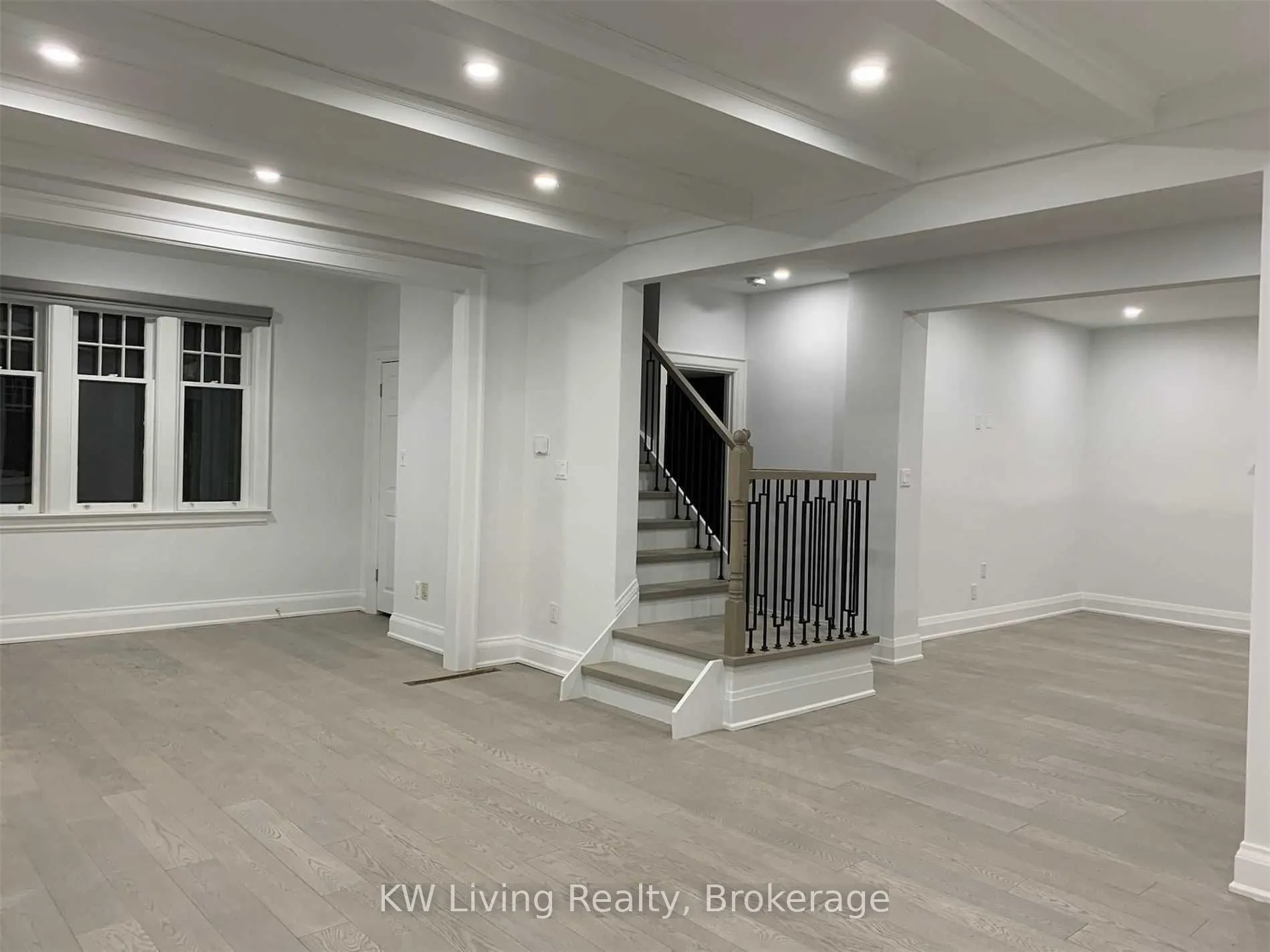 180 Dinnick Crescent