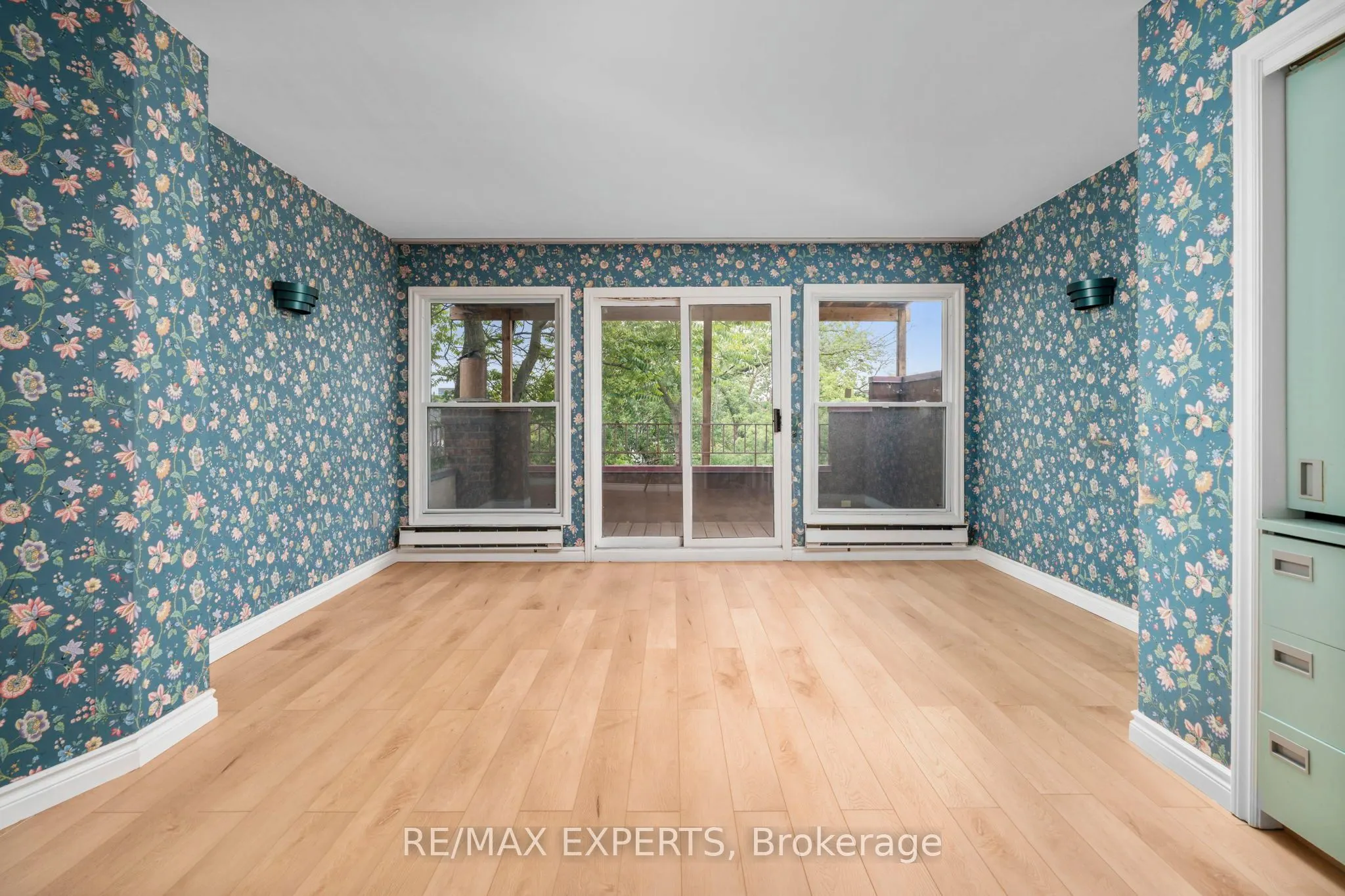 382 Bathurst Street