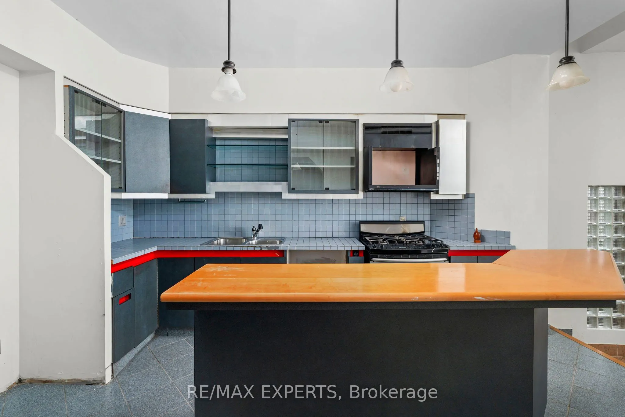 382 Bathurst Street