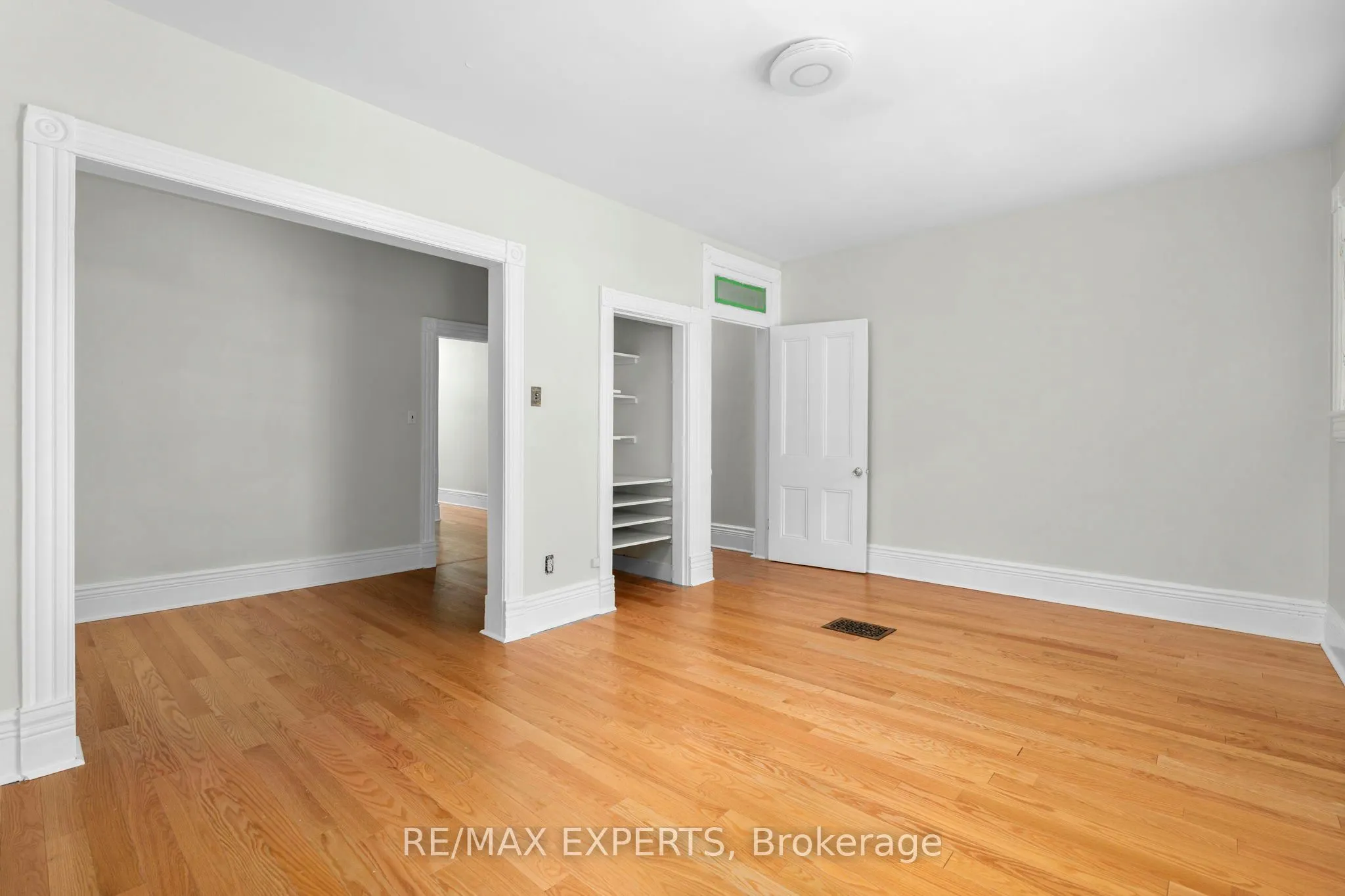 382 Bathurst Street