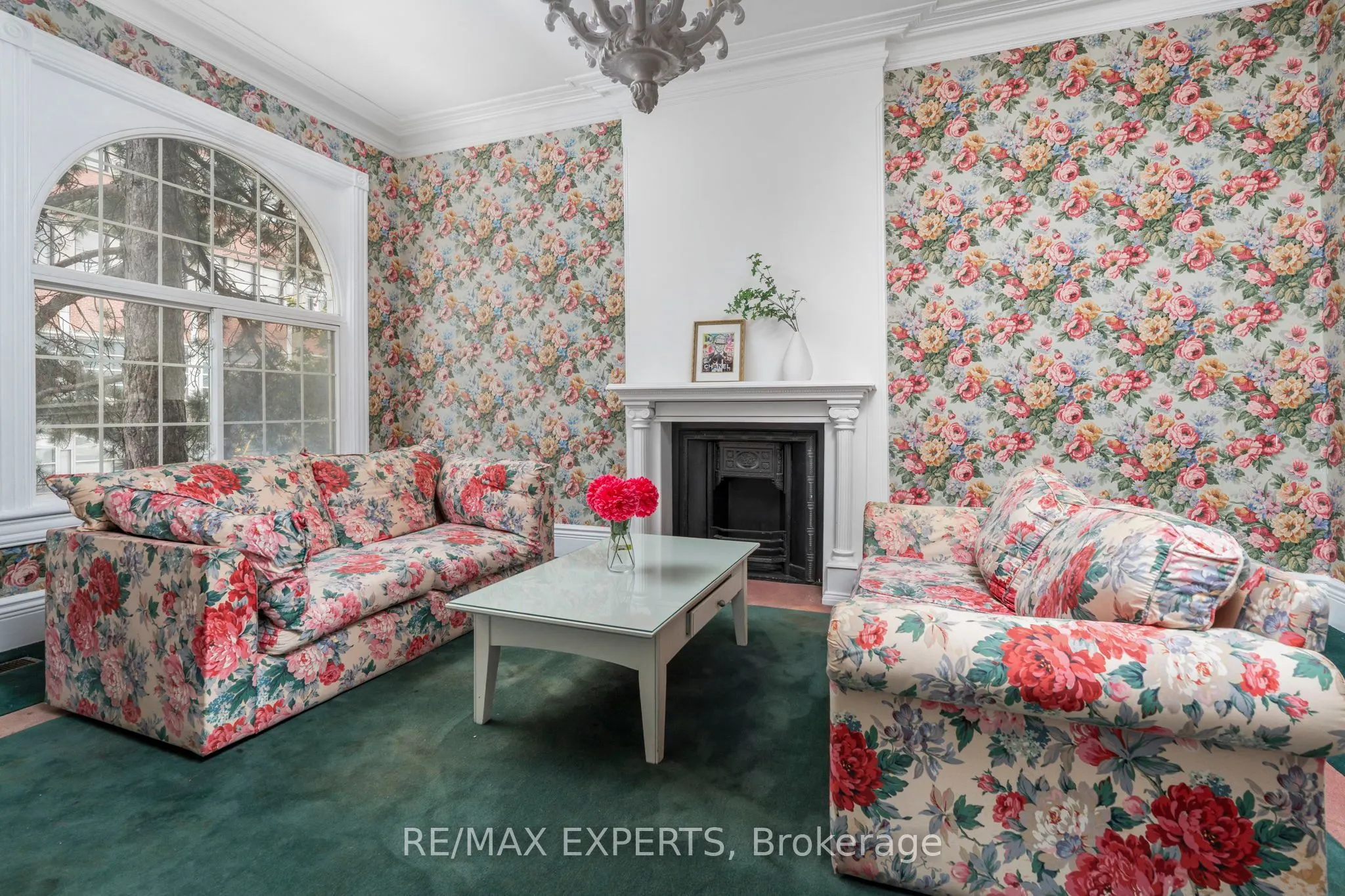 382 Bathurst Street