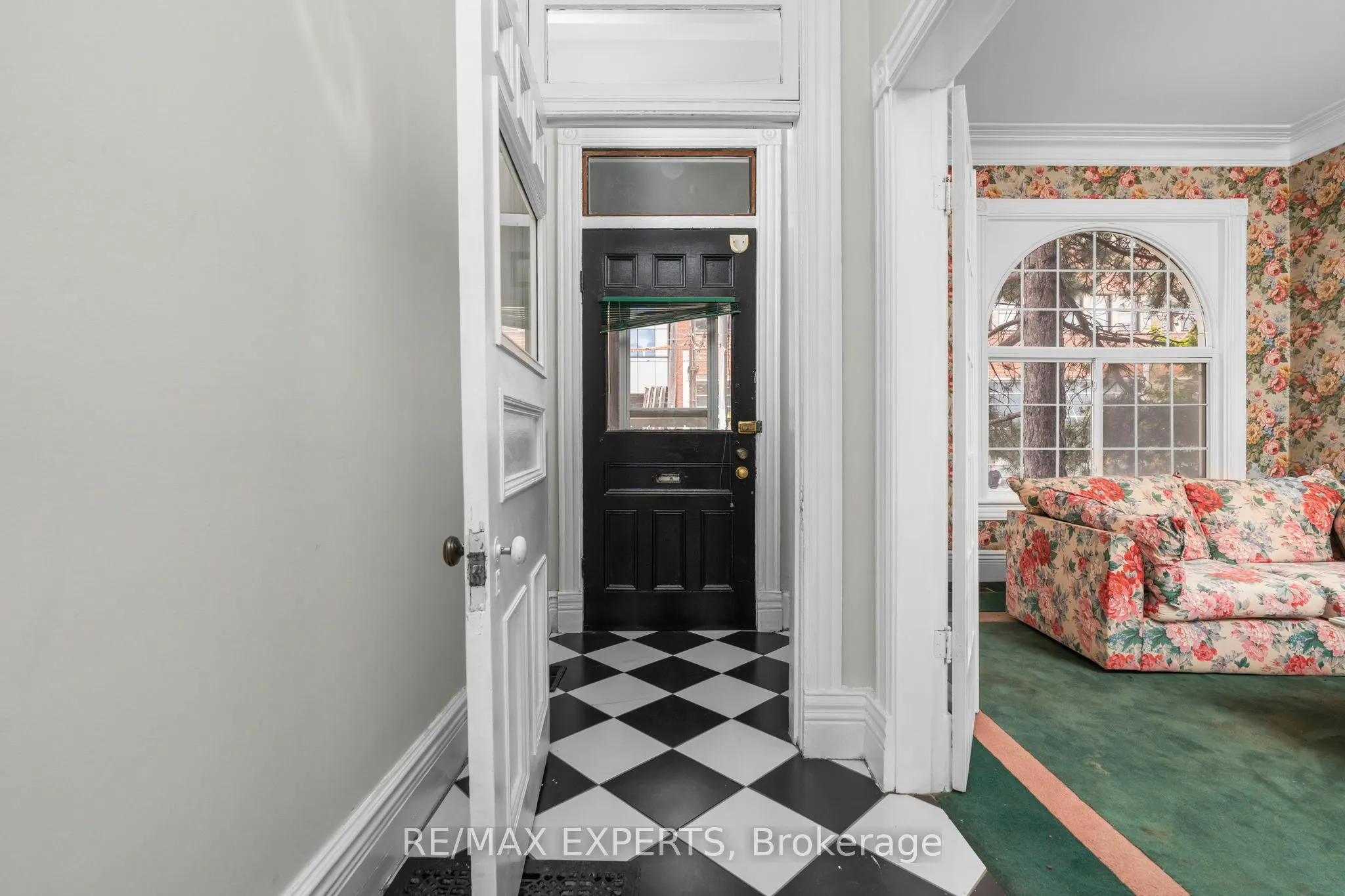 382 Bathurst Street