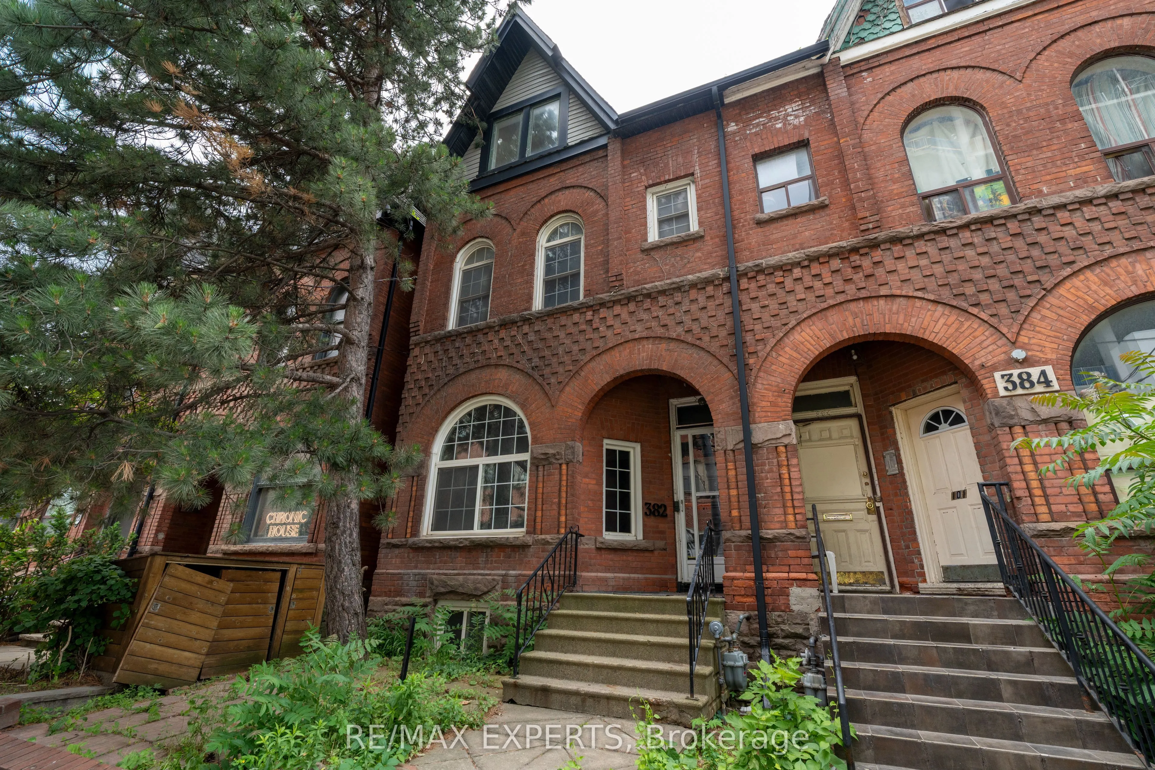 382 Bathurst Street