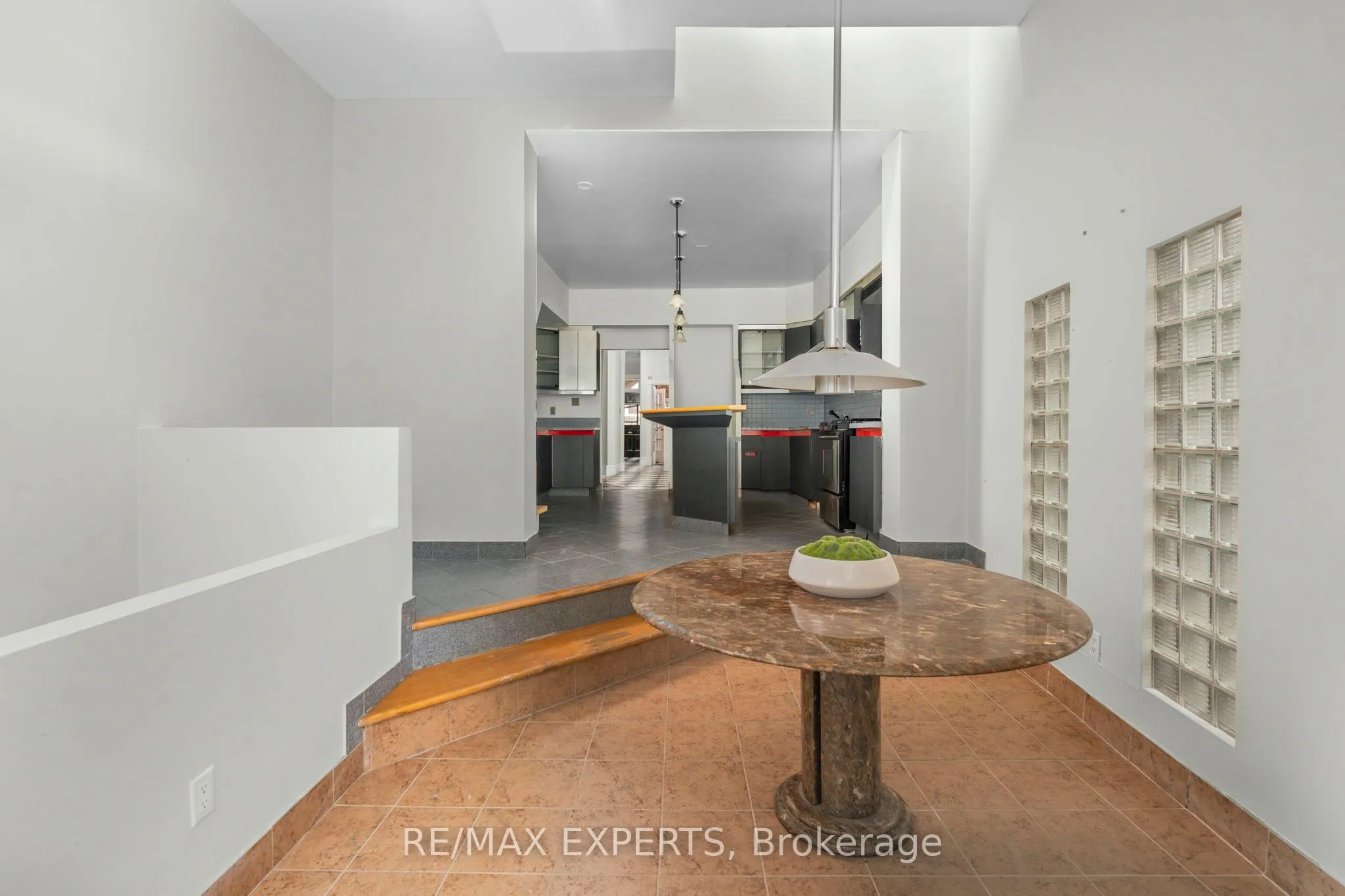 382 Bathurst Street