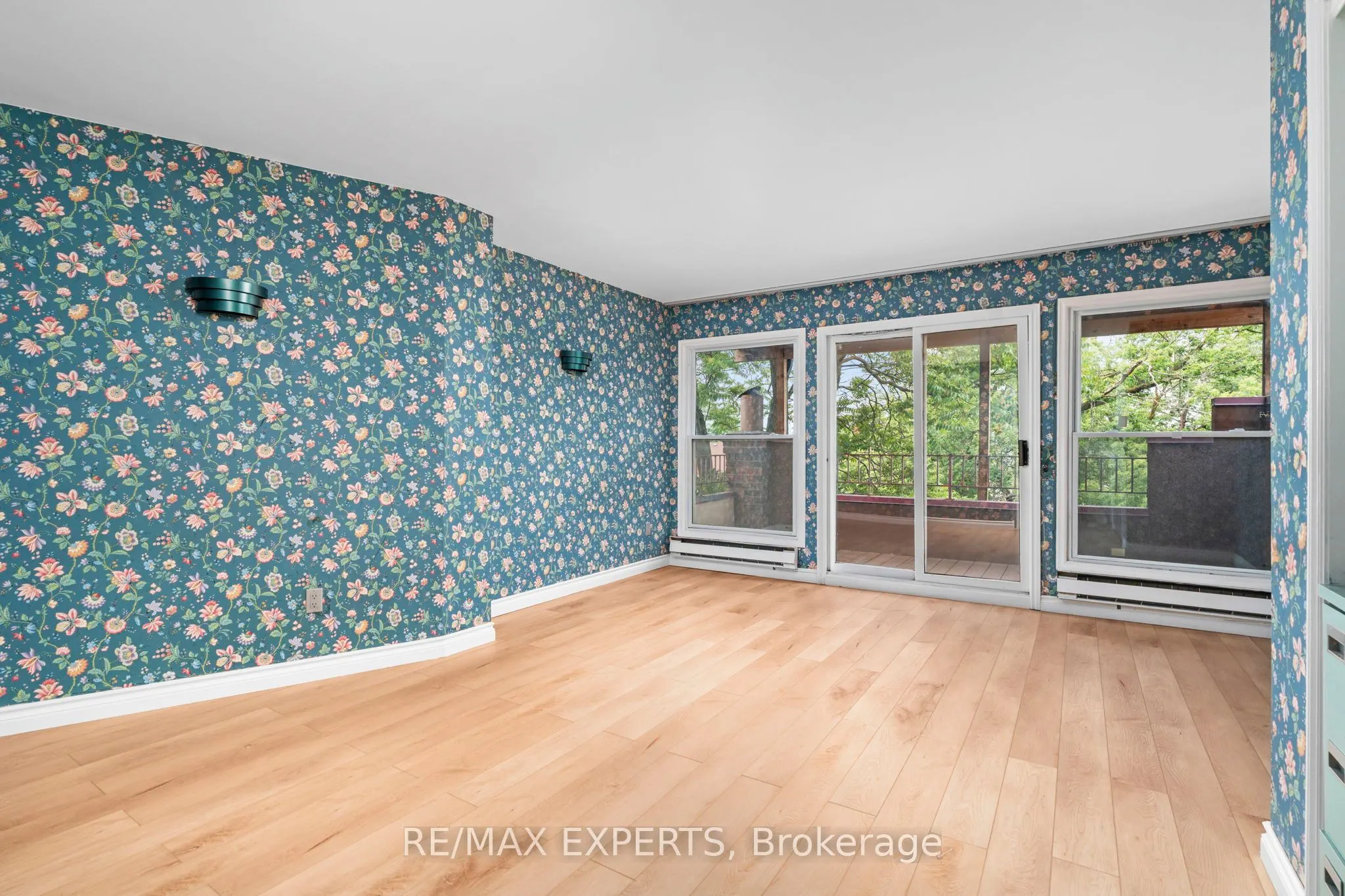 382 Bathurst Street