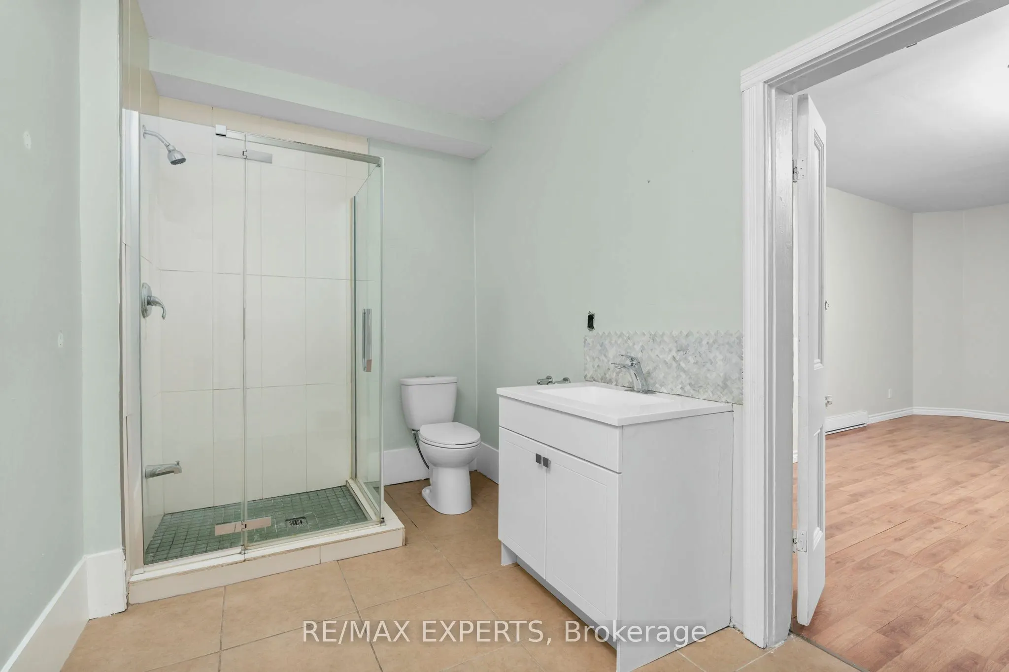 382 Bathurst Street