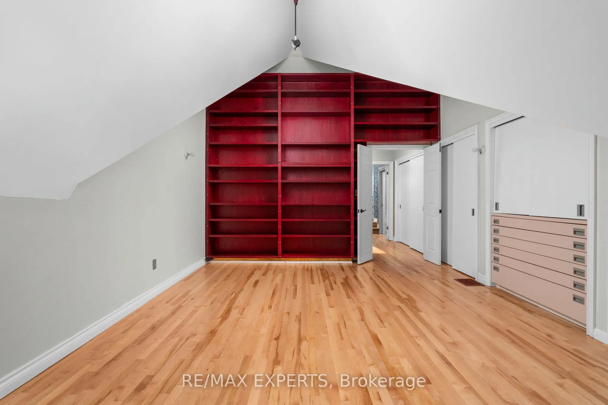 382 Bathurst Street