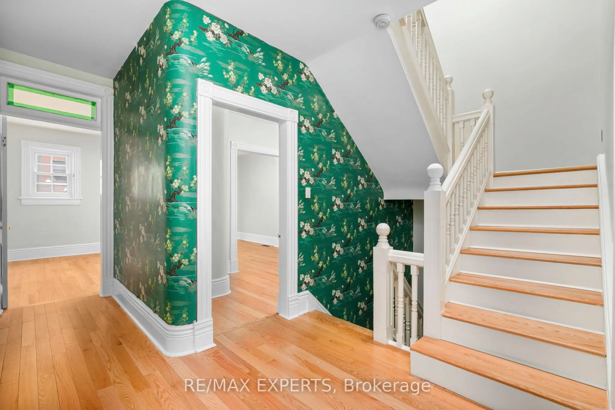 382 Bathurst Street