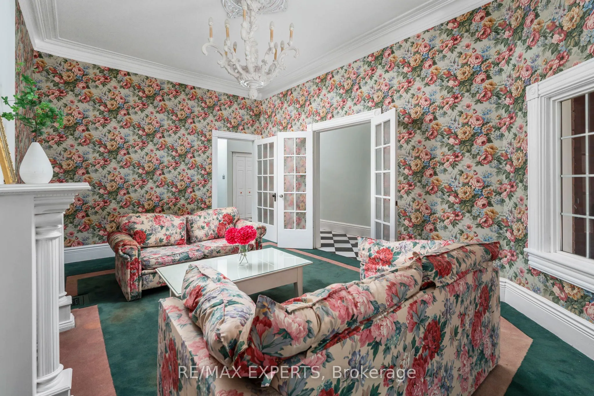 382 Bathurst Street