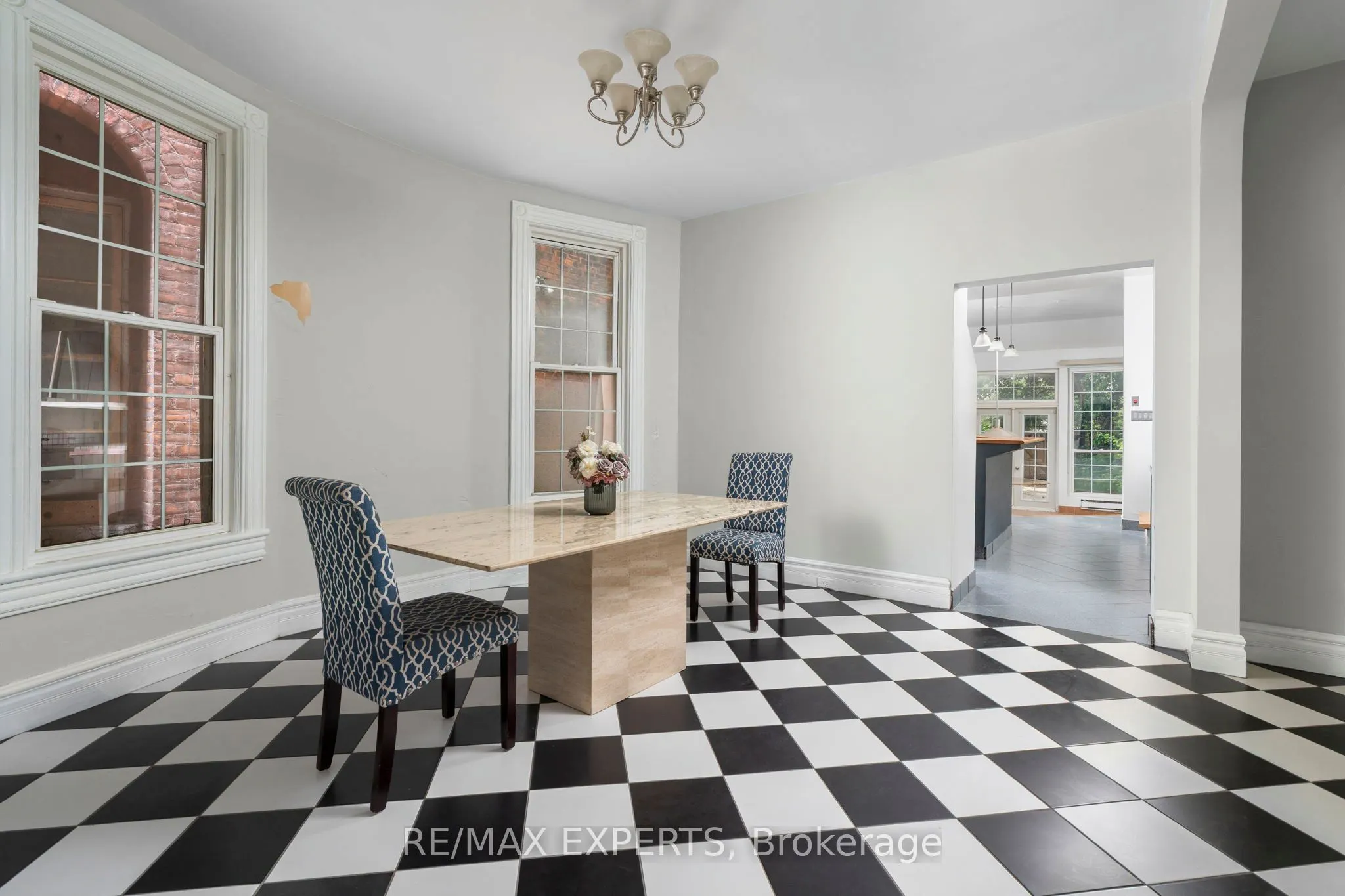 382 Bathurst Street
